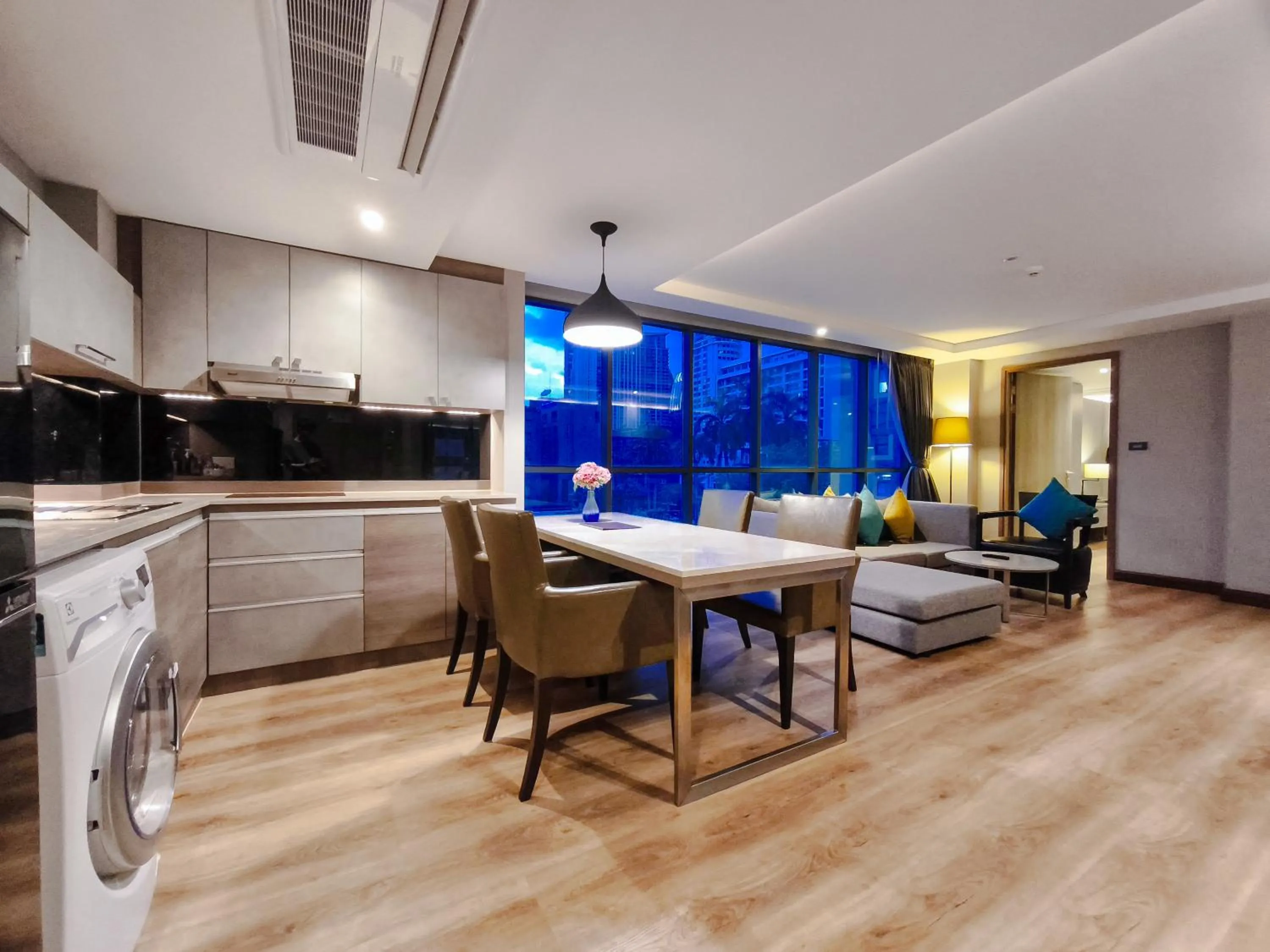 Kitchen or kitchenette in Citrus Suites Sukhumvit 6 by Compass Hospitality