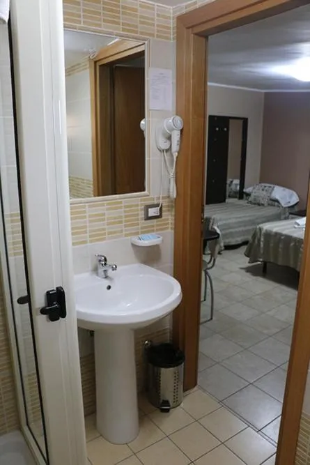 Shower in B&B Gattopardo