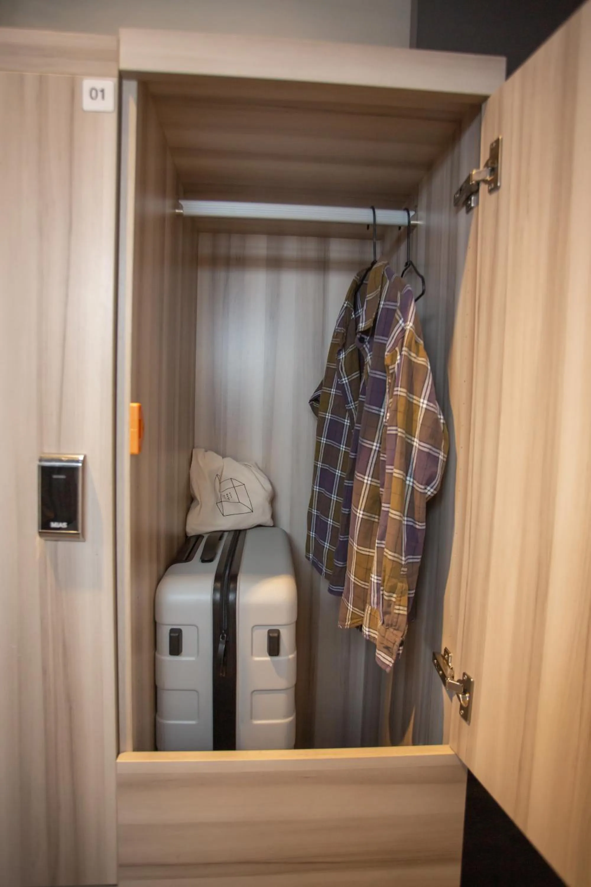 Corner Hostel & Cafe