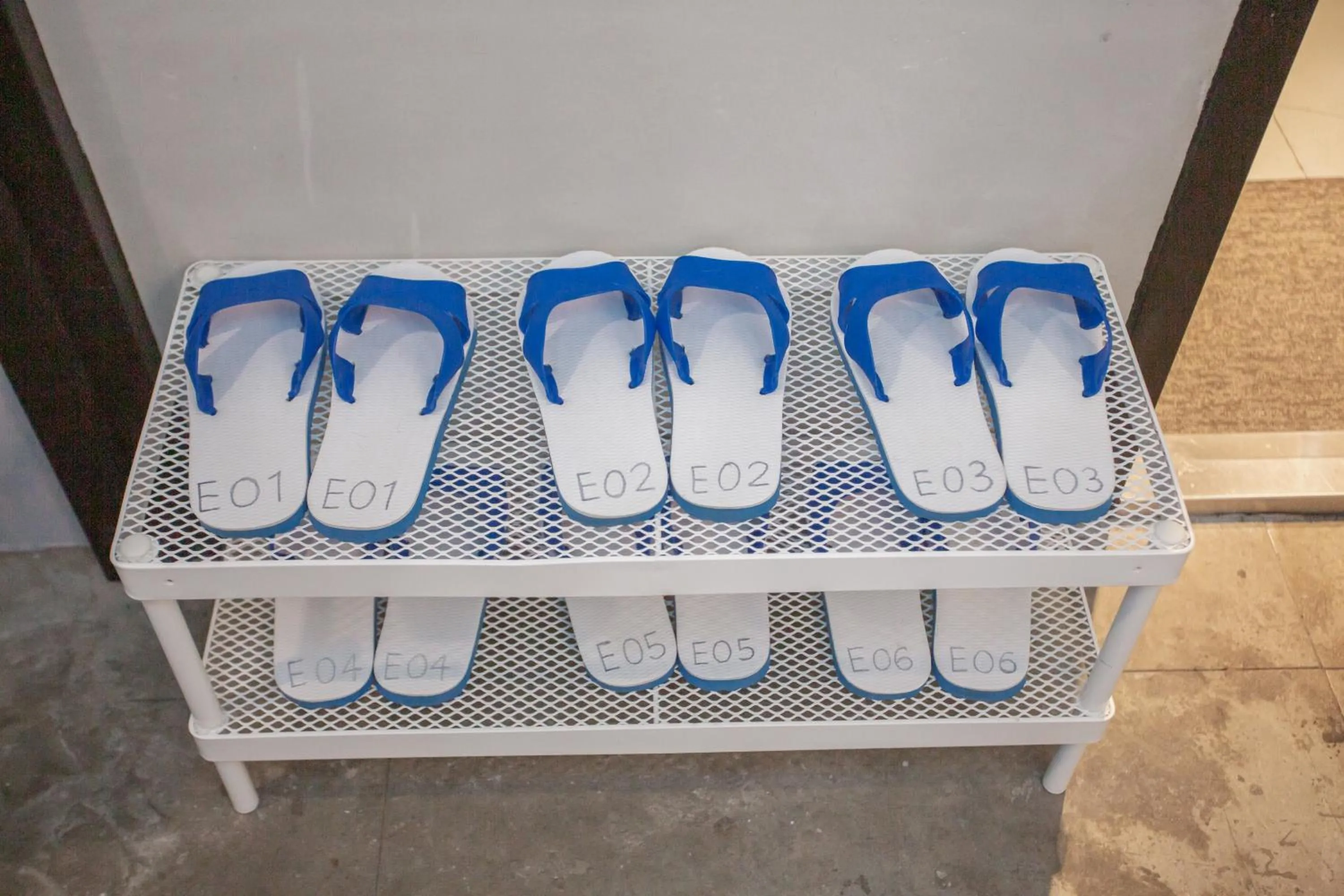 Corner Hostel & Cafe