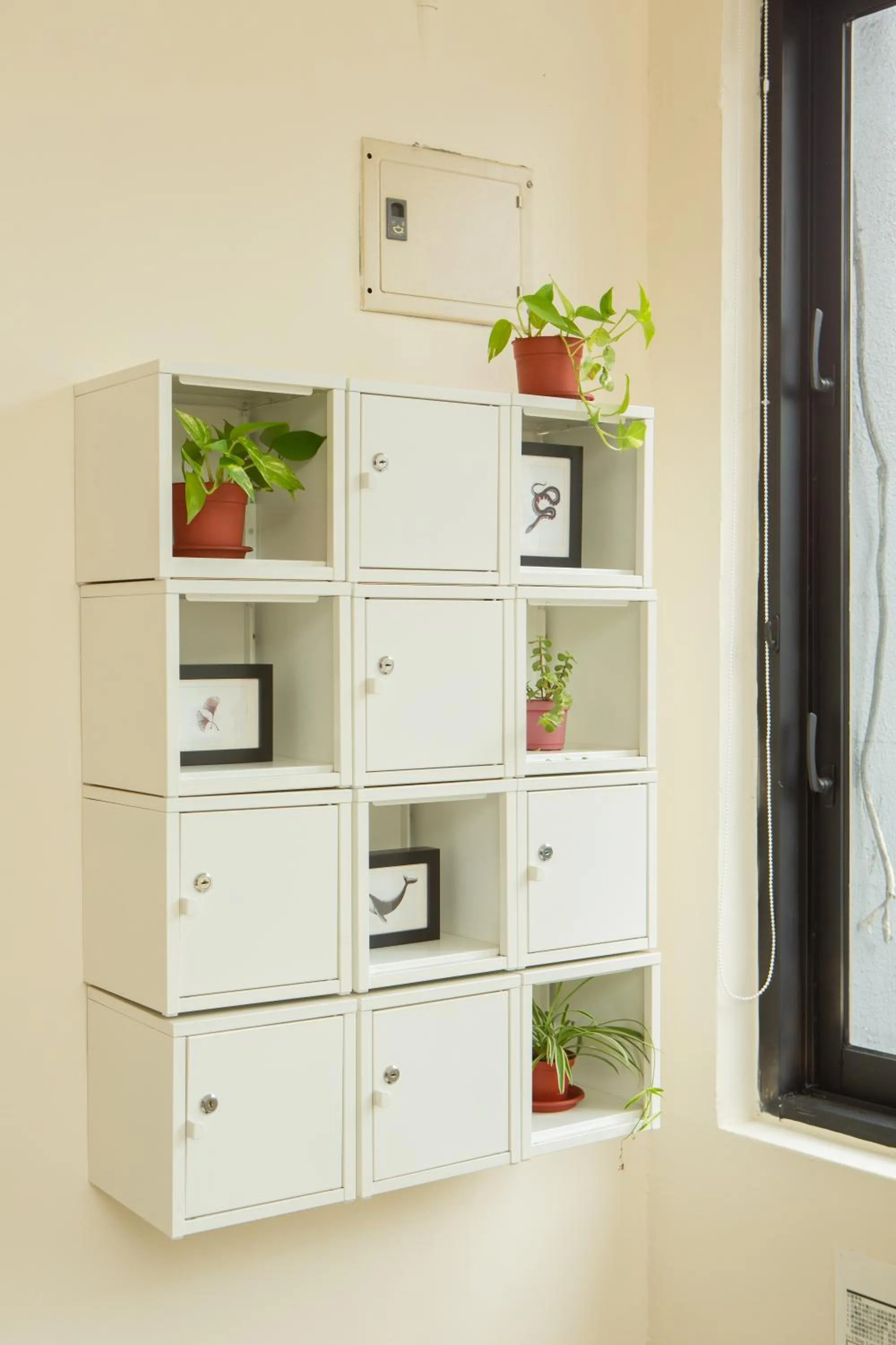 Corner Hostel & Cafe