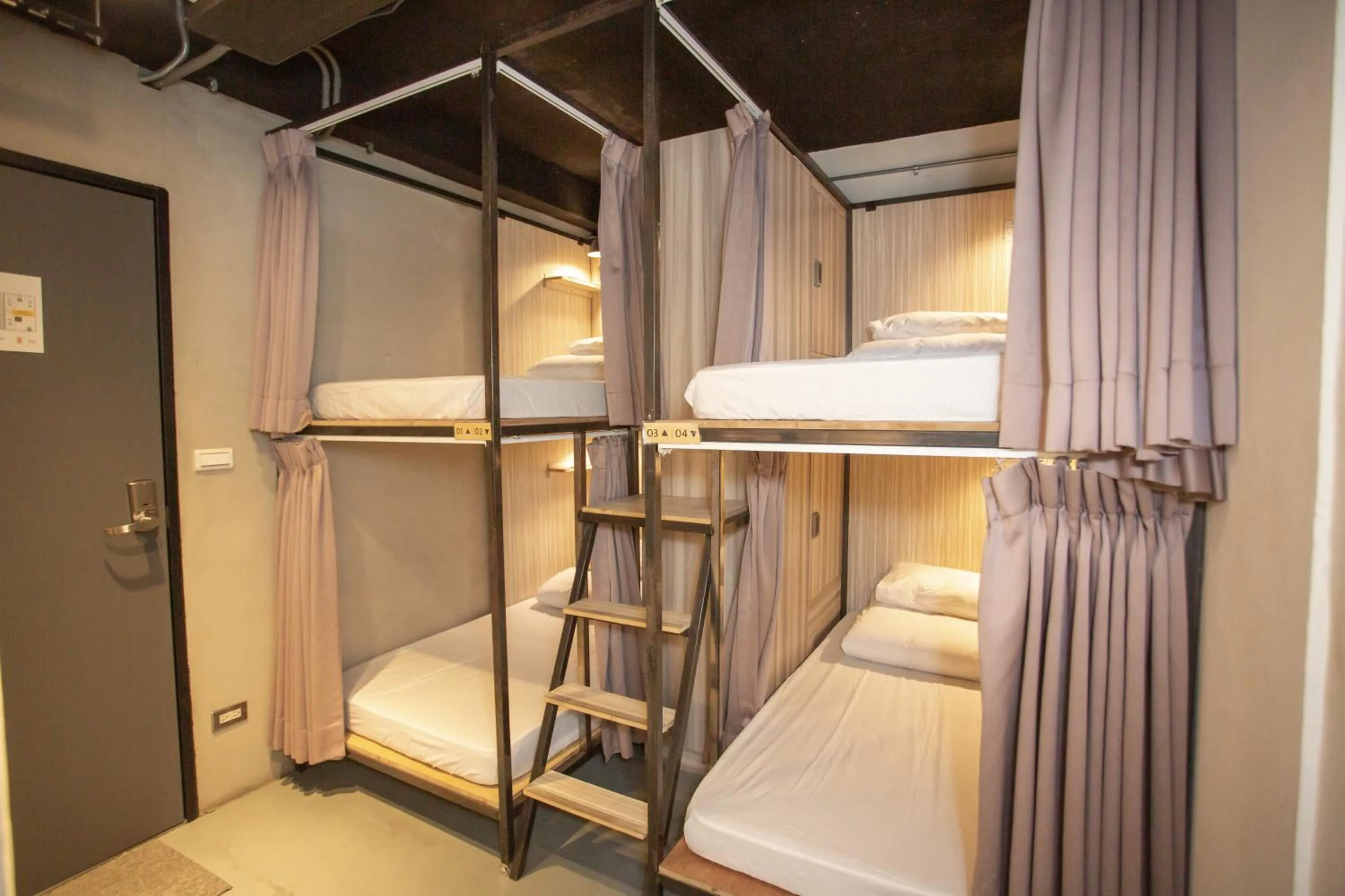 Bed in Corner Hostel & Cafe