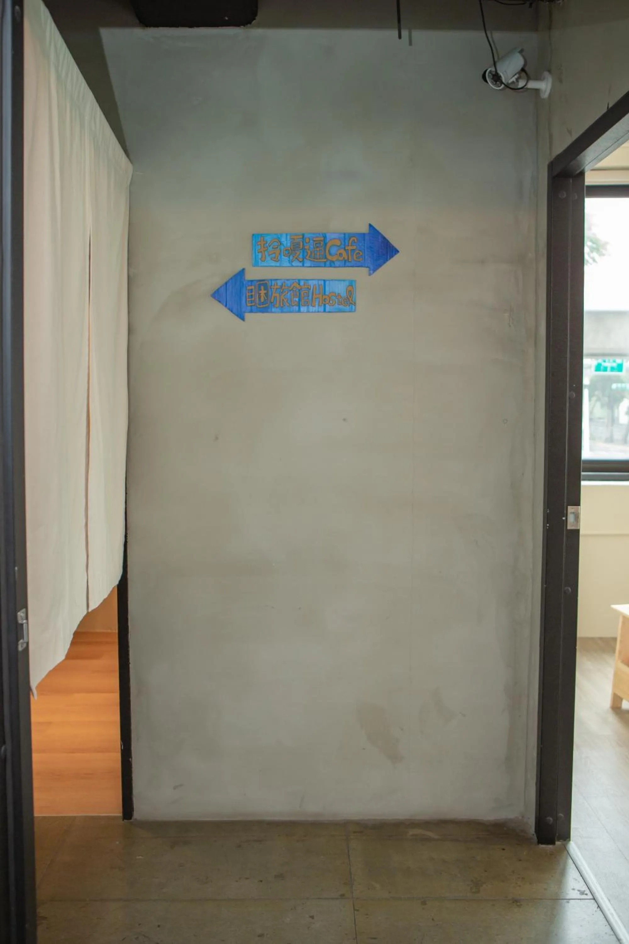 Corner Hostel & Cafe