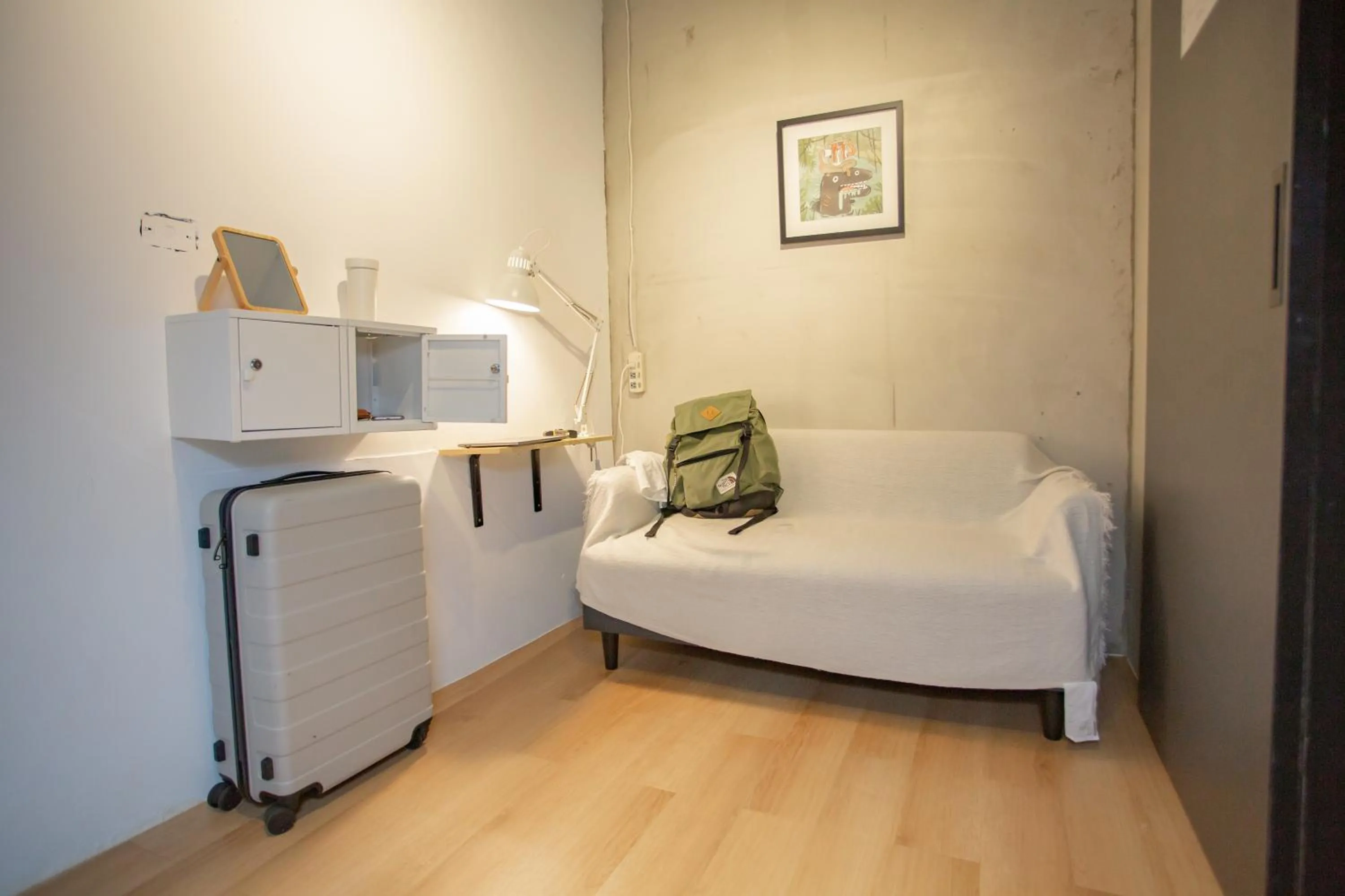 Corner Hostel & Cafe