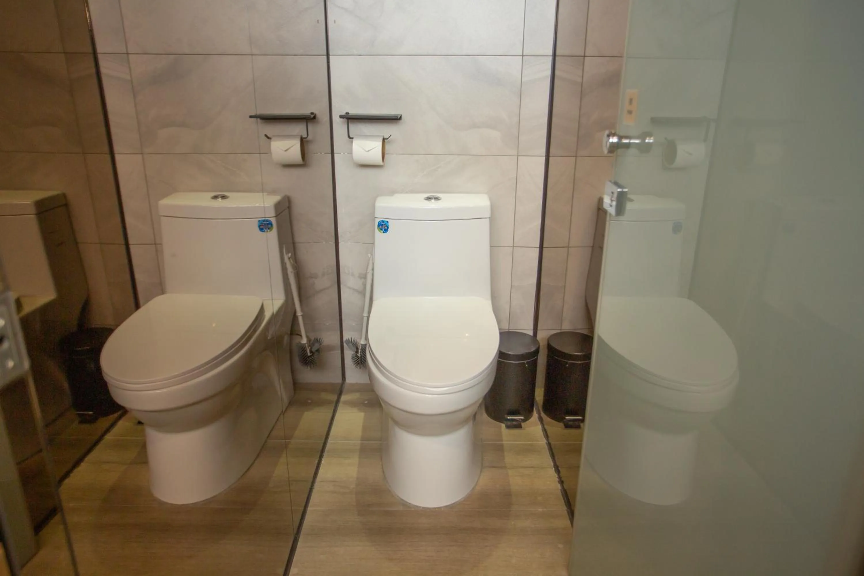 Corner Hostel & Cafe