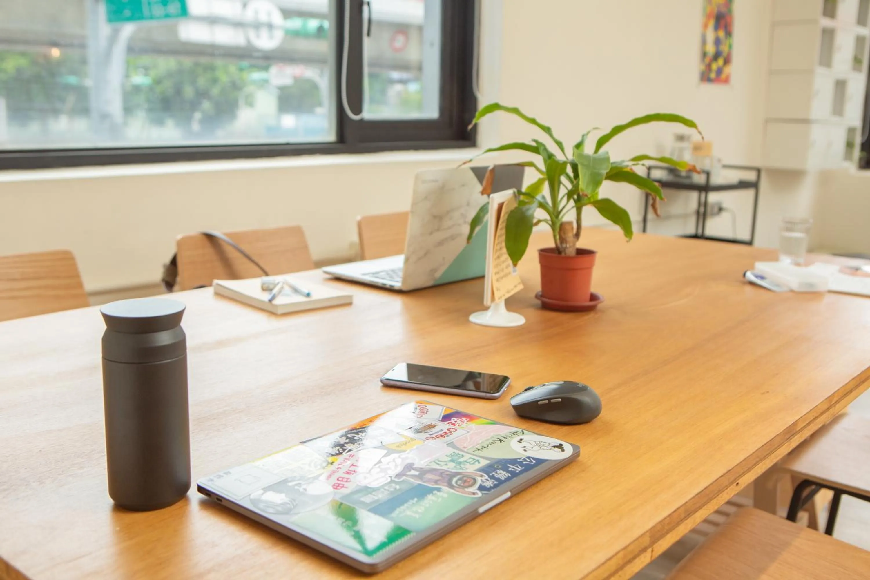 Corner Hostel & Cafe