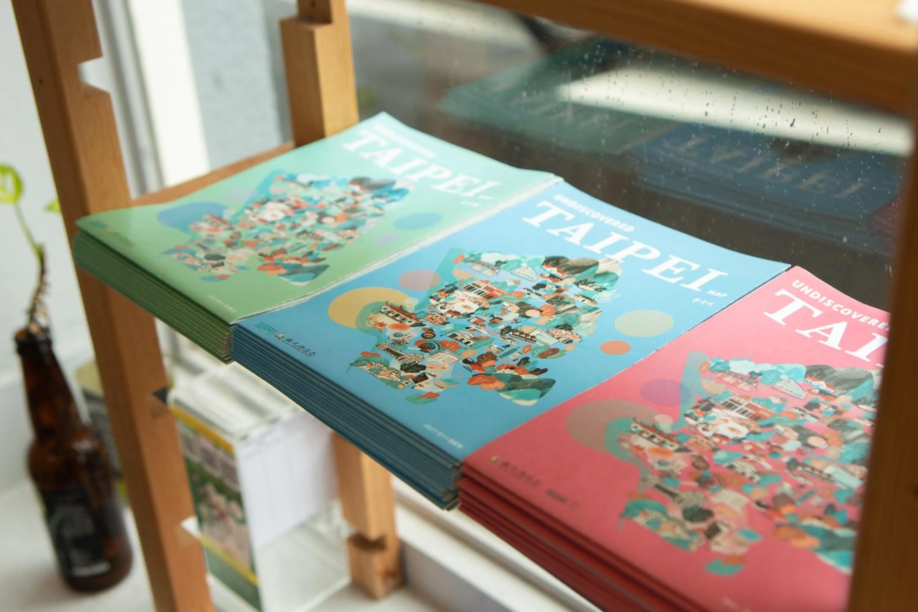 Corner Hostel & Cafe