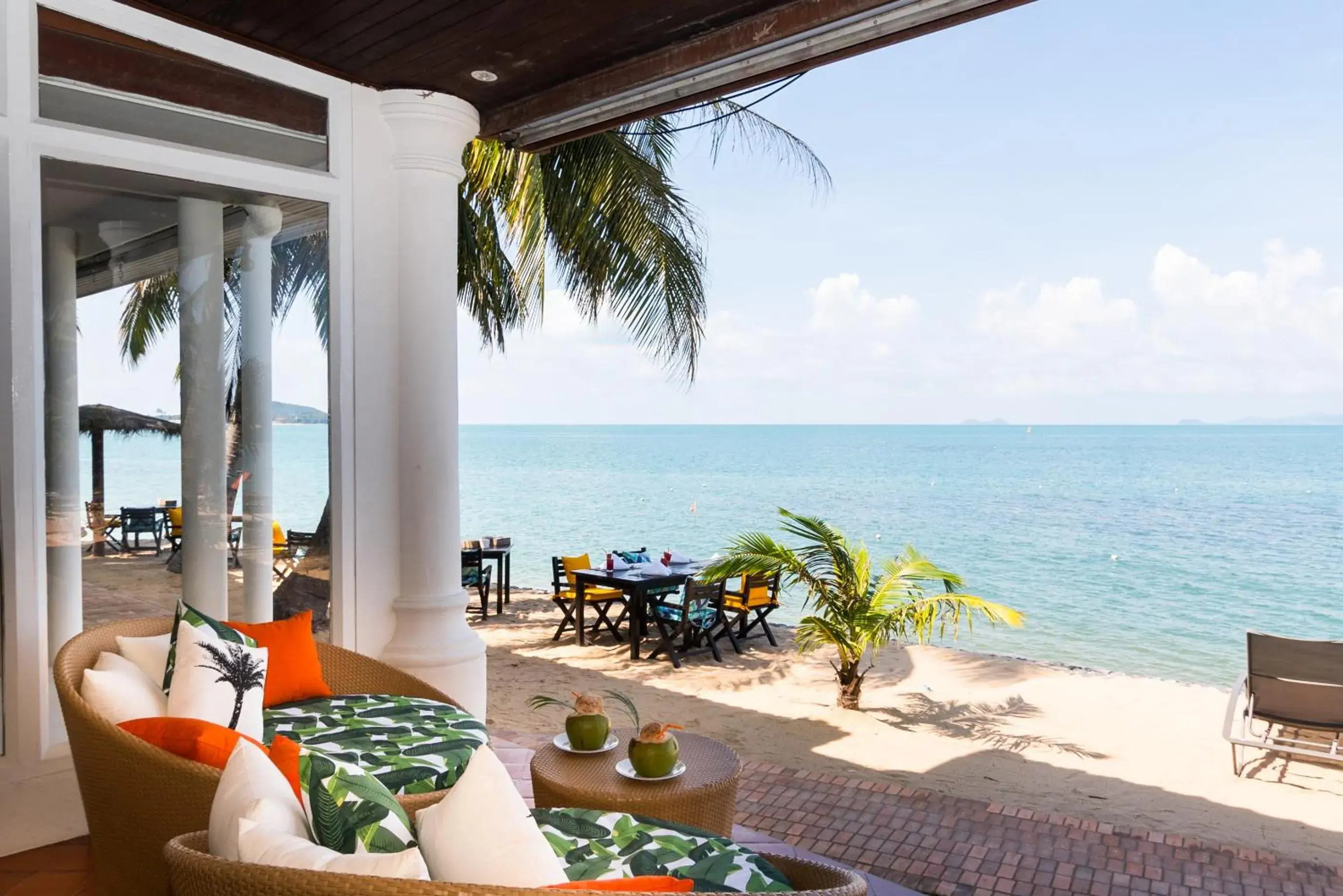 Lounge or bar in Paradise Beach Resort, Koh Samui - SHA Extra Plus Lounge or bar in Paradise Beach Resort, Koh Samui - SHA Extra Plus