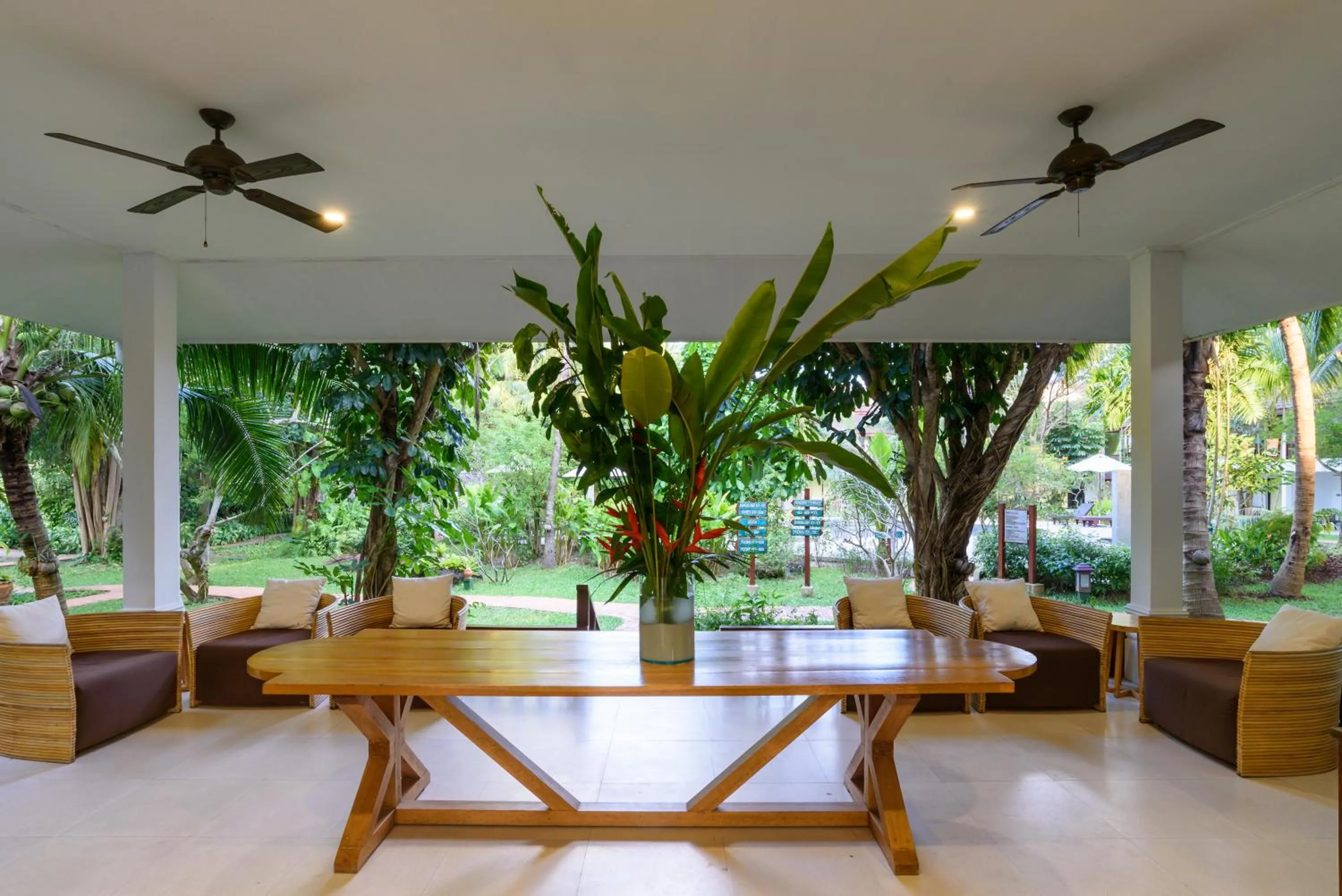 Lobby or reception in Paradise Beach Resort, Koh Samui - SHA Extra Plus