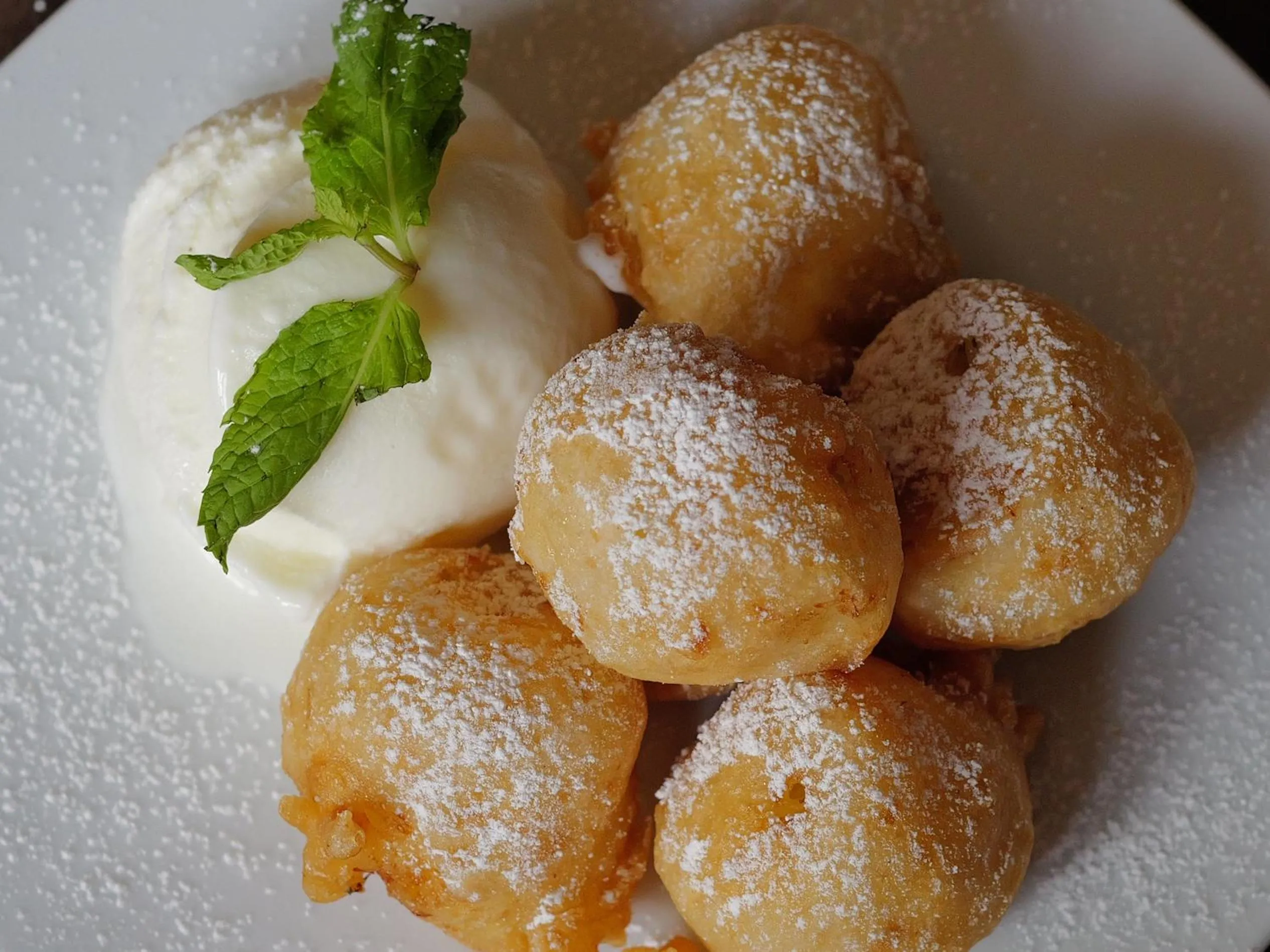 Restaurant/places to eat in The Dawin Hotel