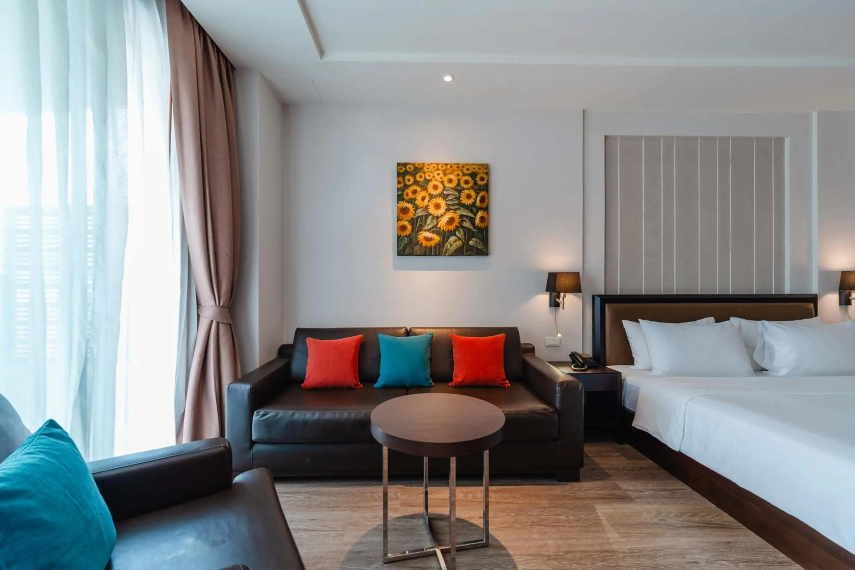 Seating area, Bed in The Dawin Hotel