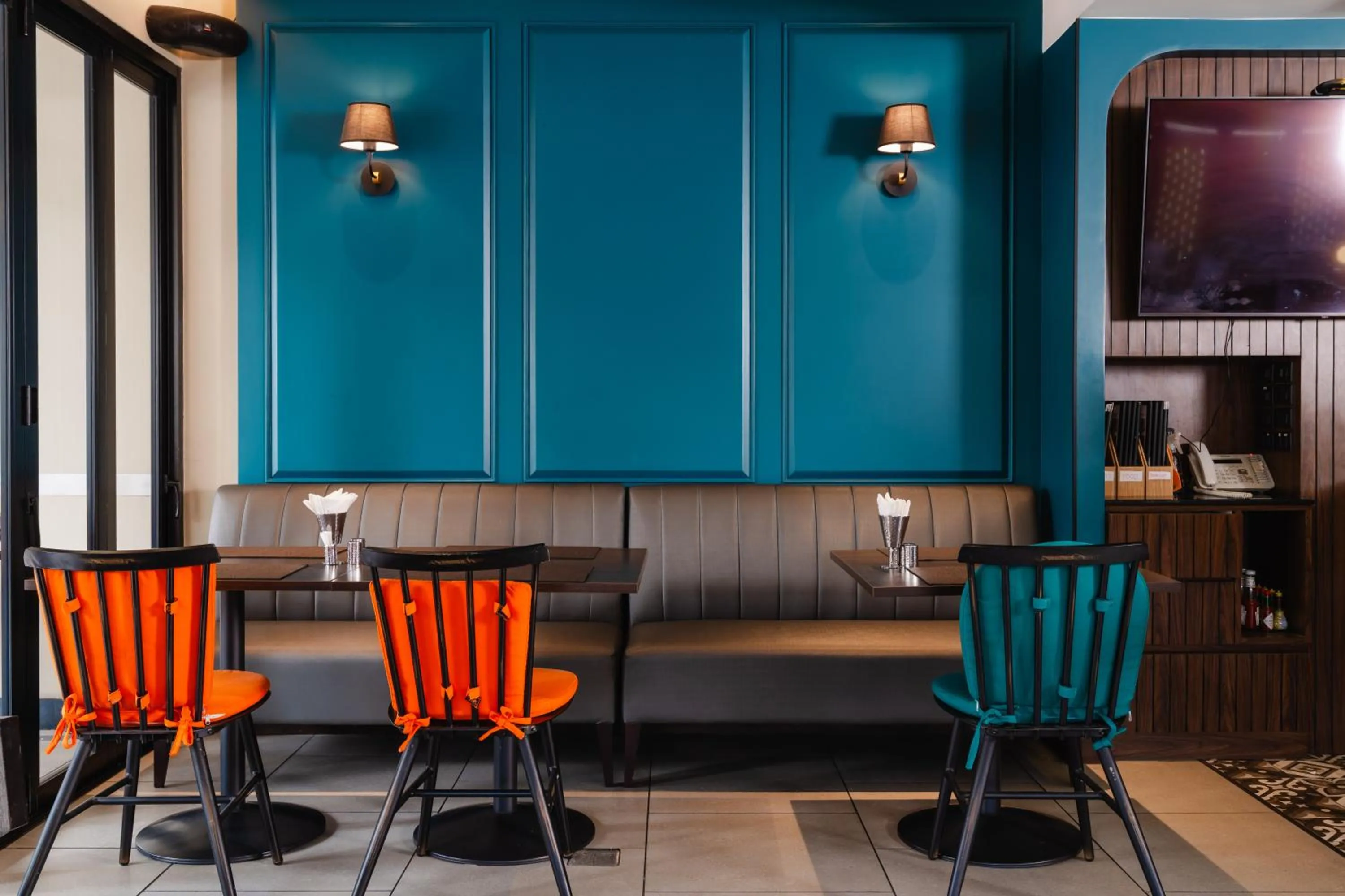 Restaurant/places to eat in The Dawin Hotel