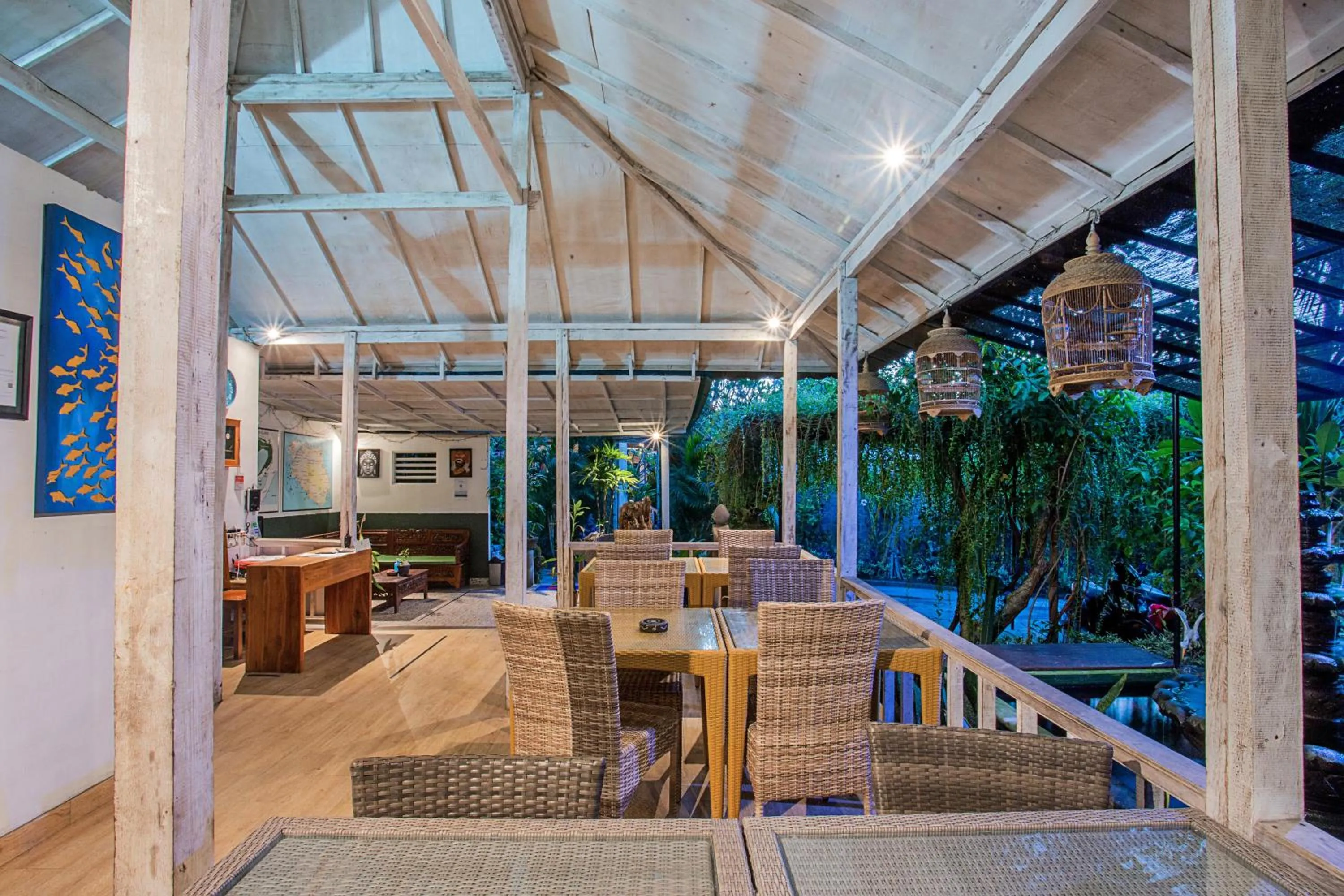 Restaurant/places to eat in 221 Garden Cottages