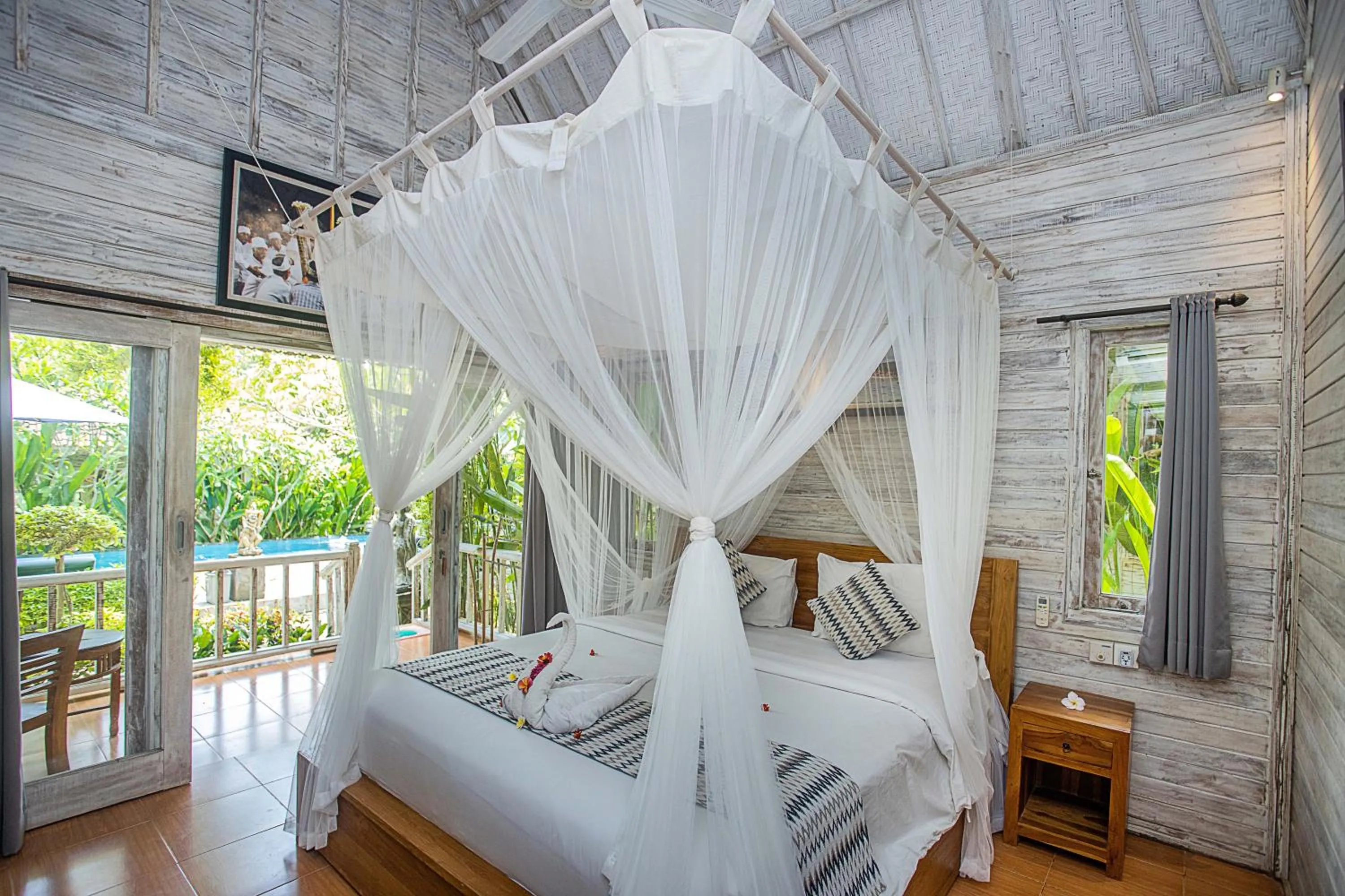 Property building, Bed in 221 Garden Cottages