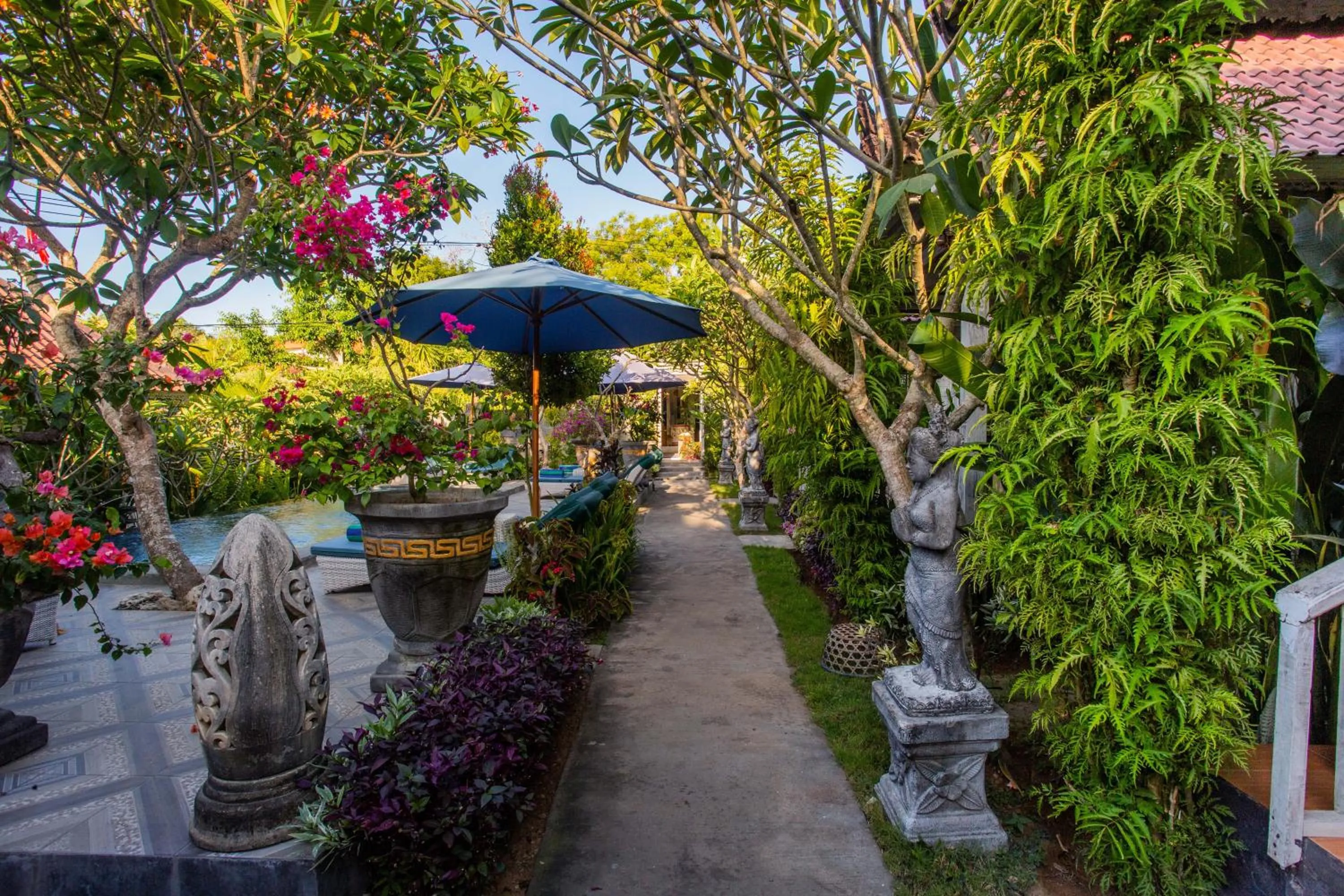Property building in 221 Garden Cottages