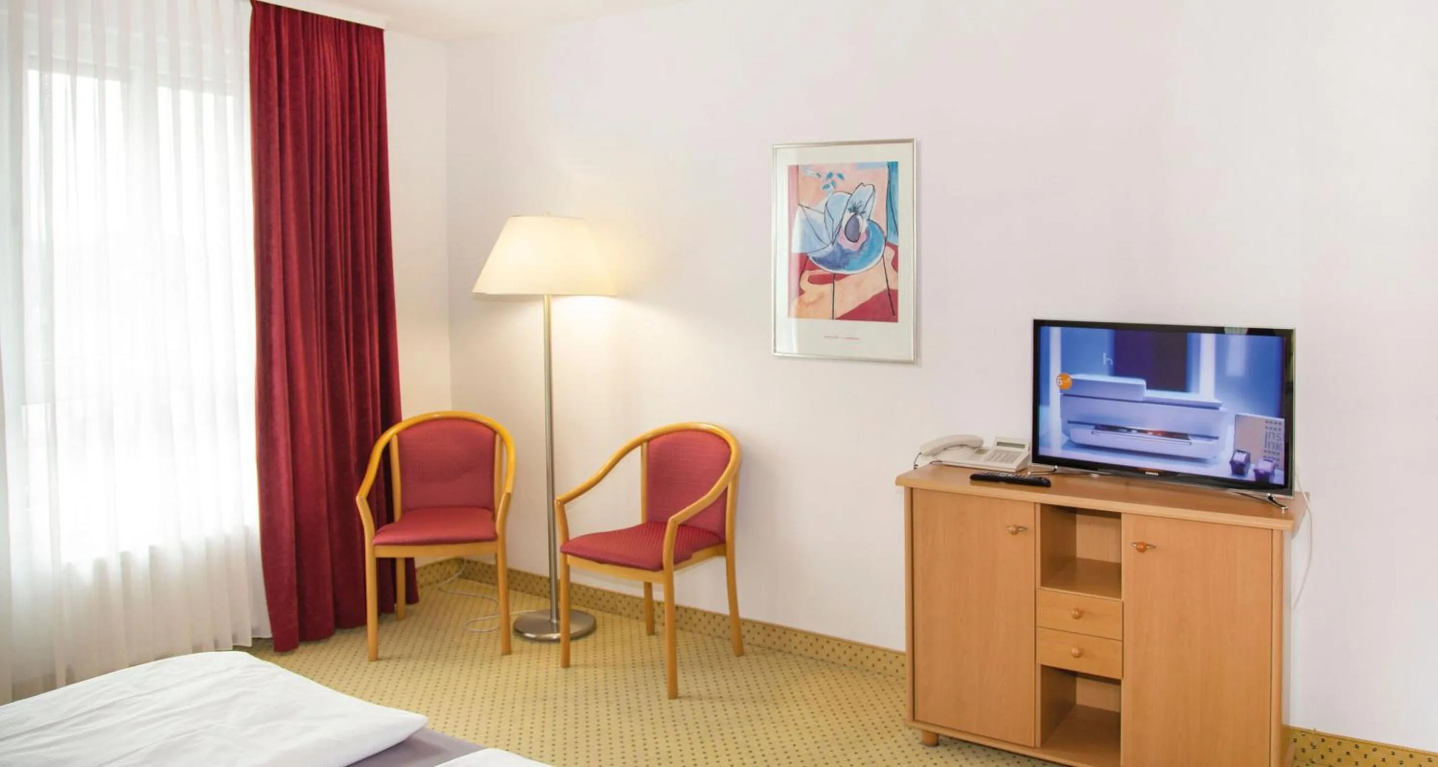 Photo of the whole room, Bed in Fairway Hotel