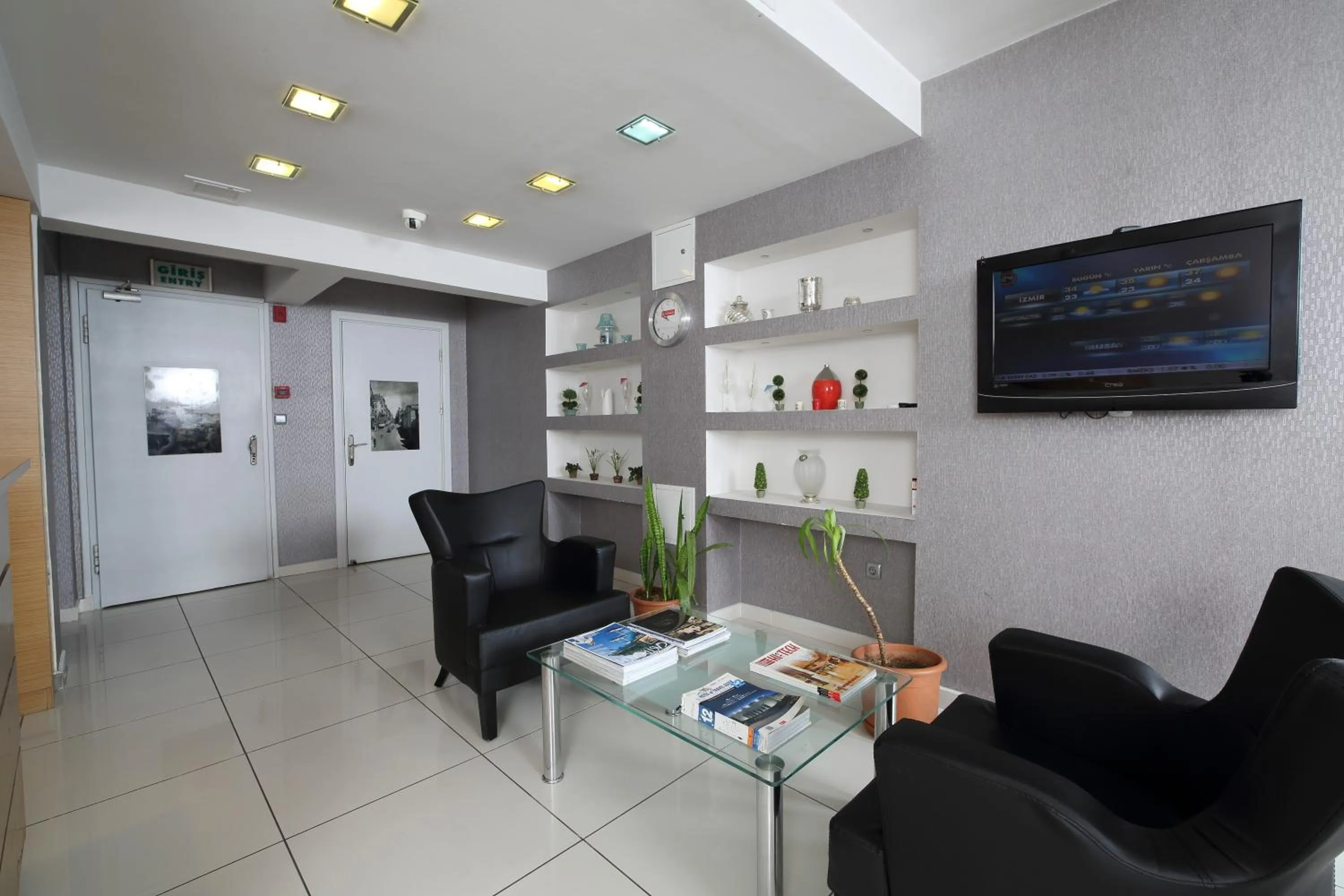 Facade/entrance in Entes Apart