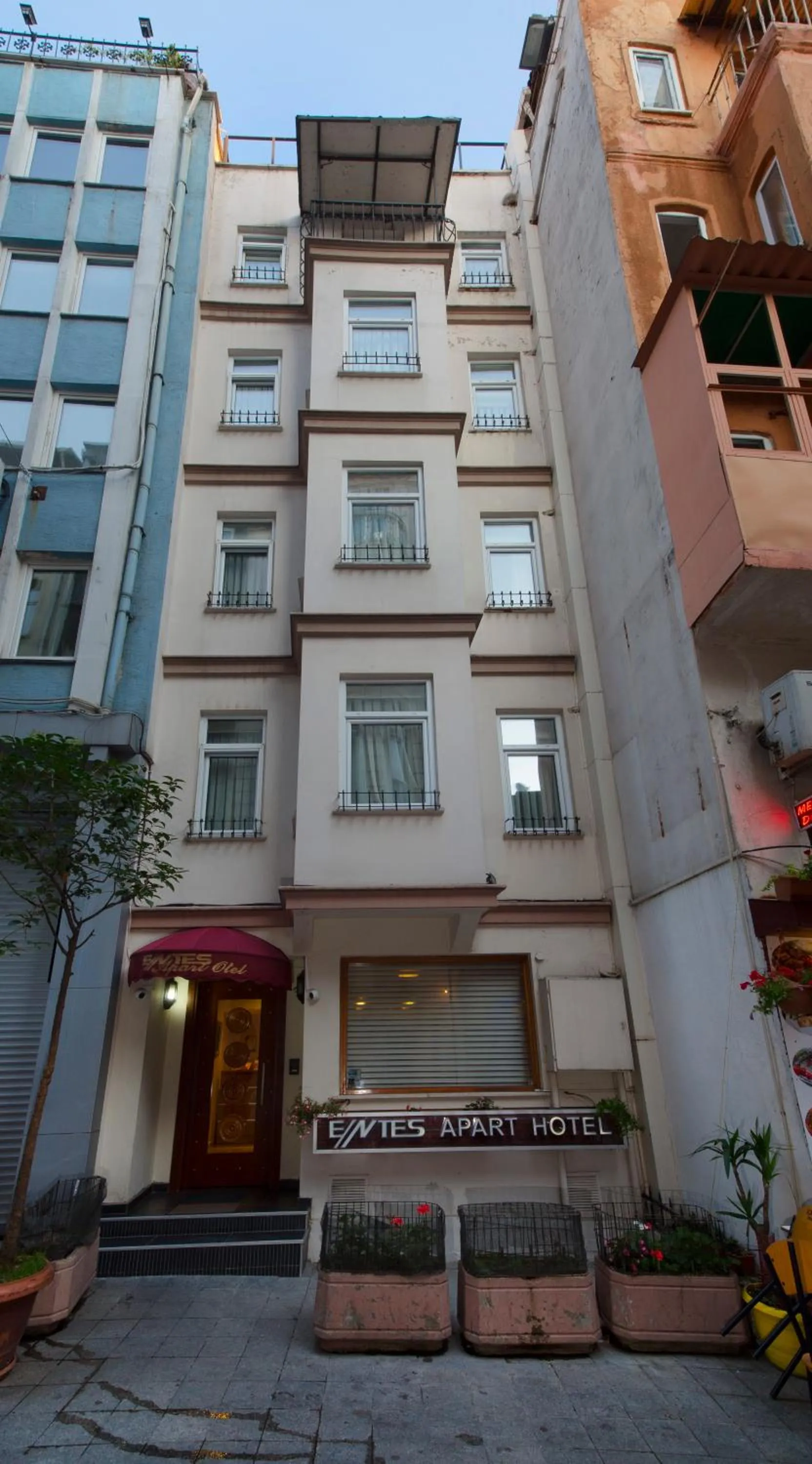 Property building in Entes Apart