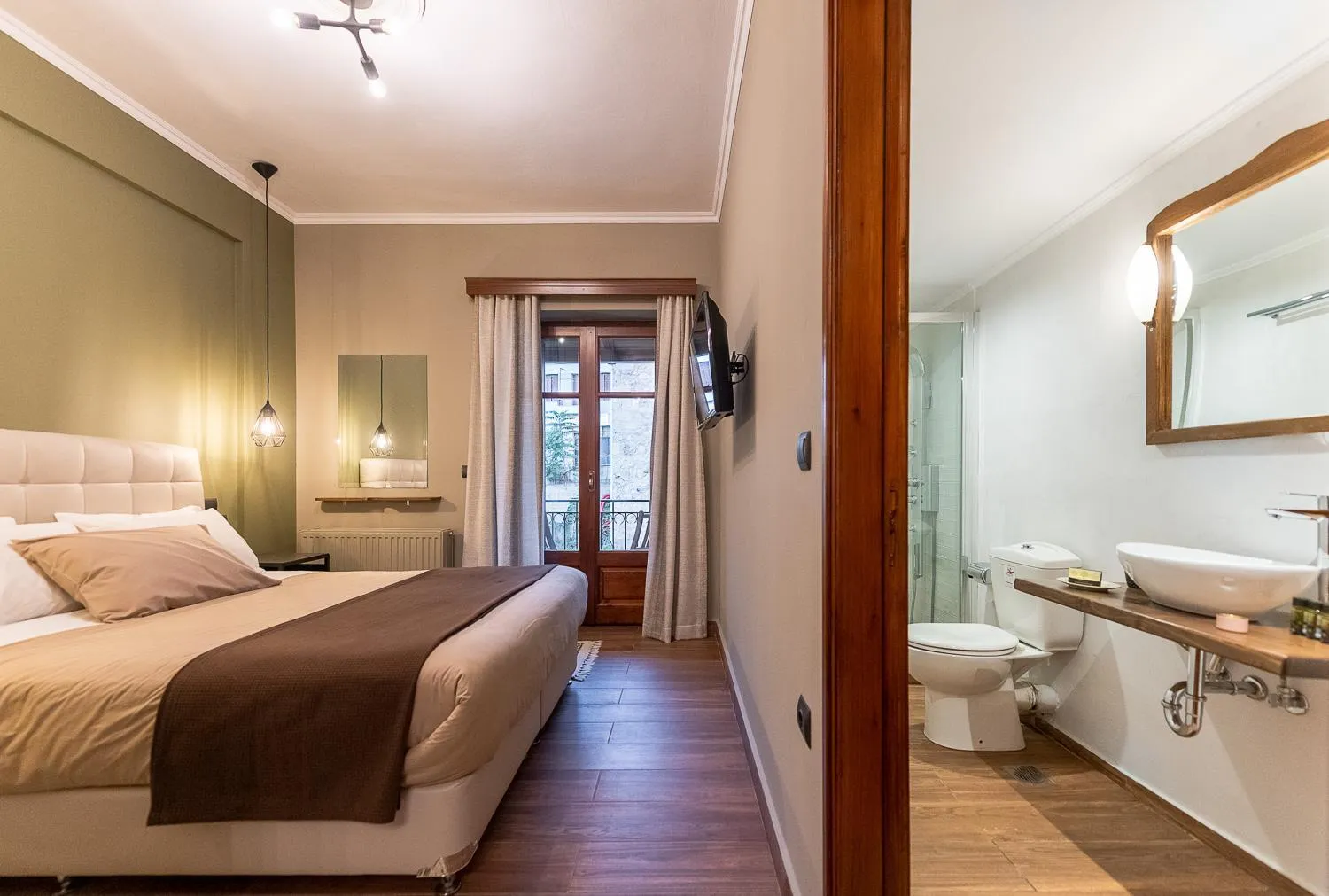 Shower, Bed in Ef Zin Hotel Arachova