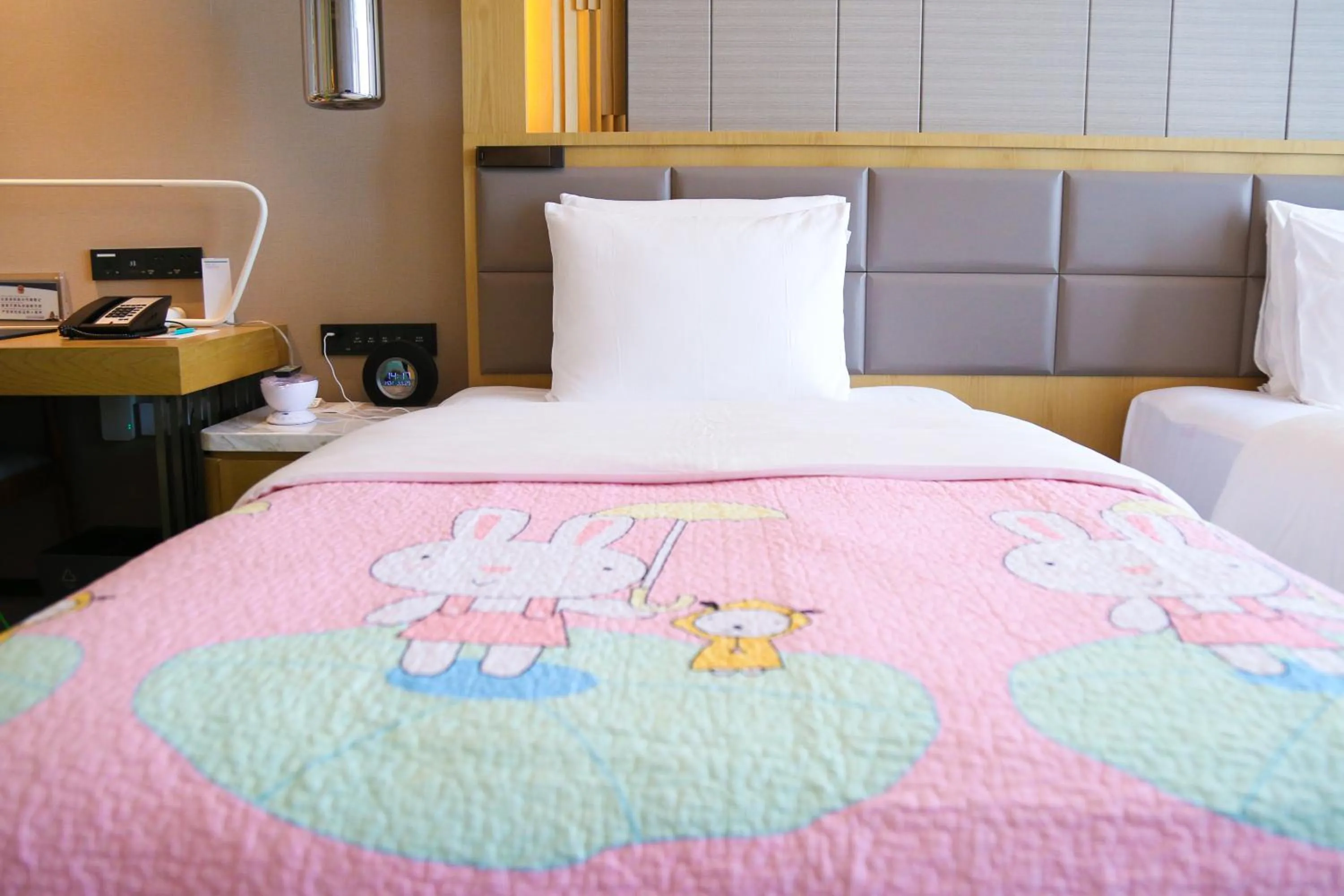 children, Bed in Le Meridien Xi'an Chanba