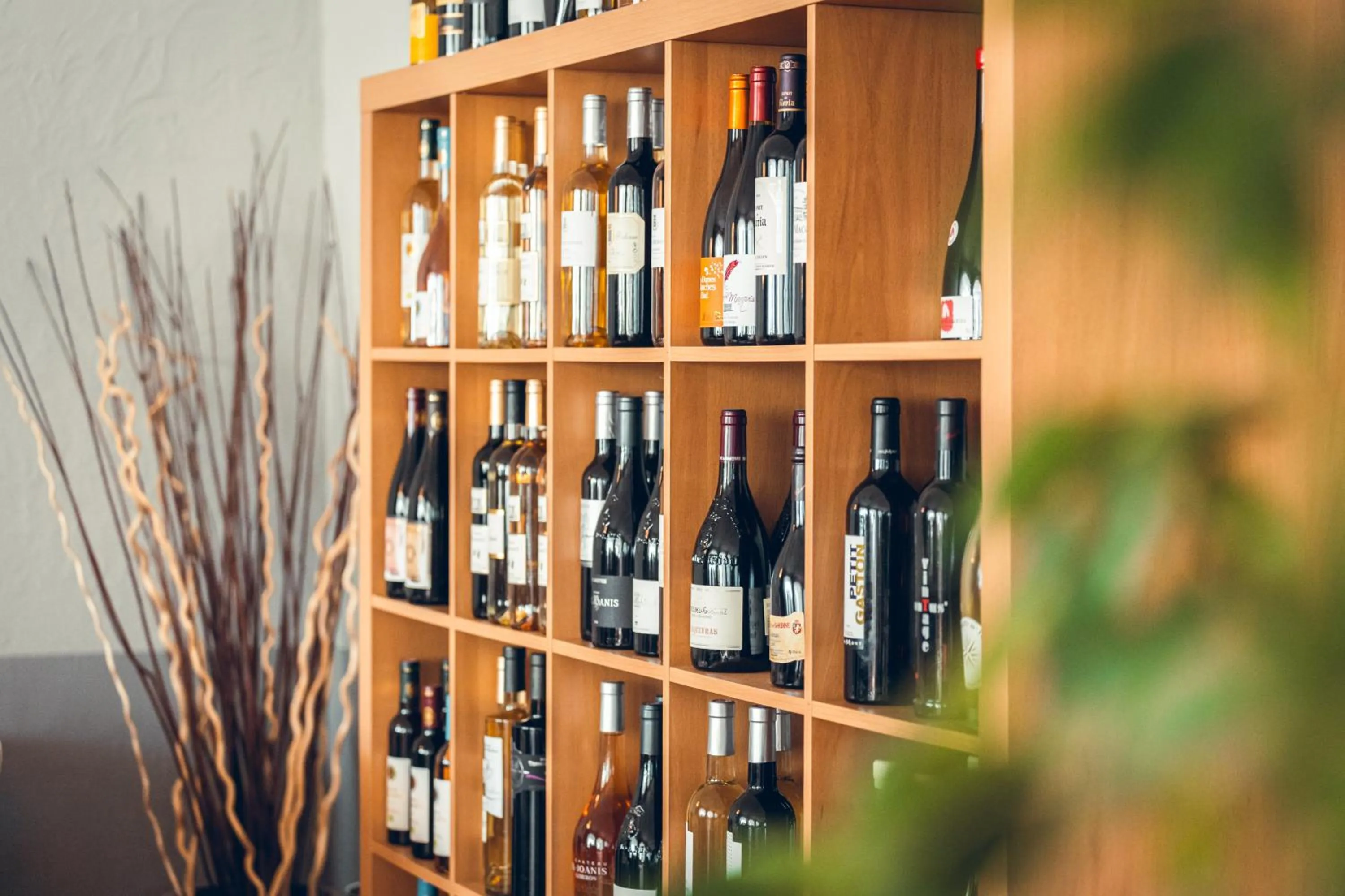 Alcoholic drinks in Logis Hôtel La Magnanerie - Côté Bistro