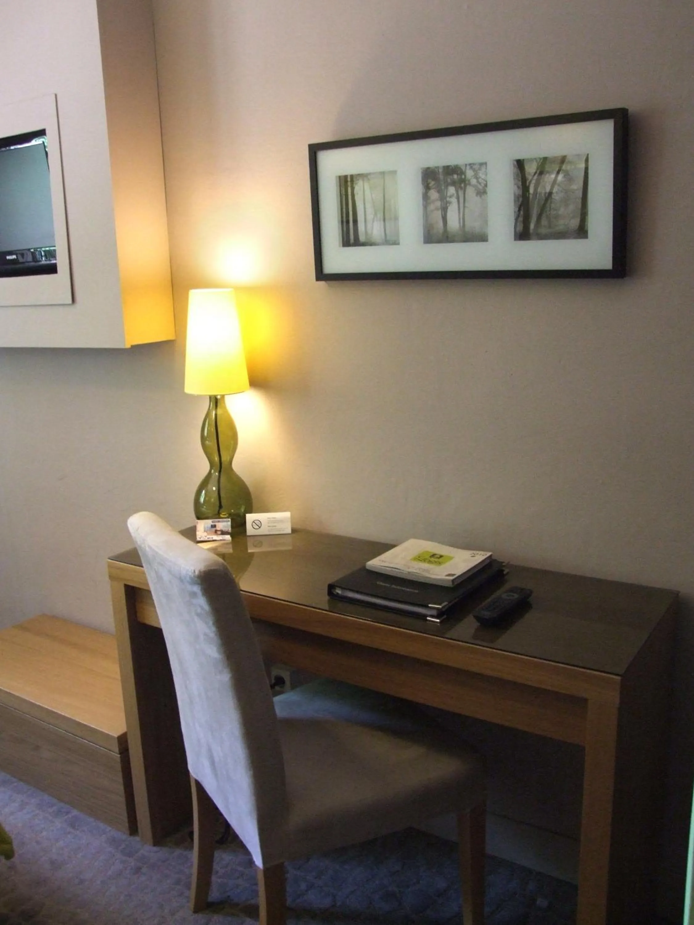 Seating area in Logis Hôtel La Magnanerie - Côté Bistro