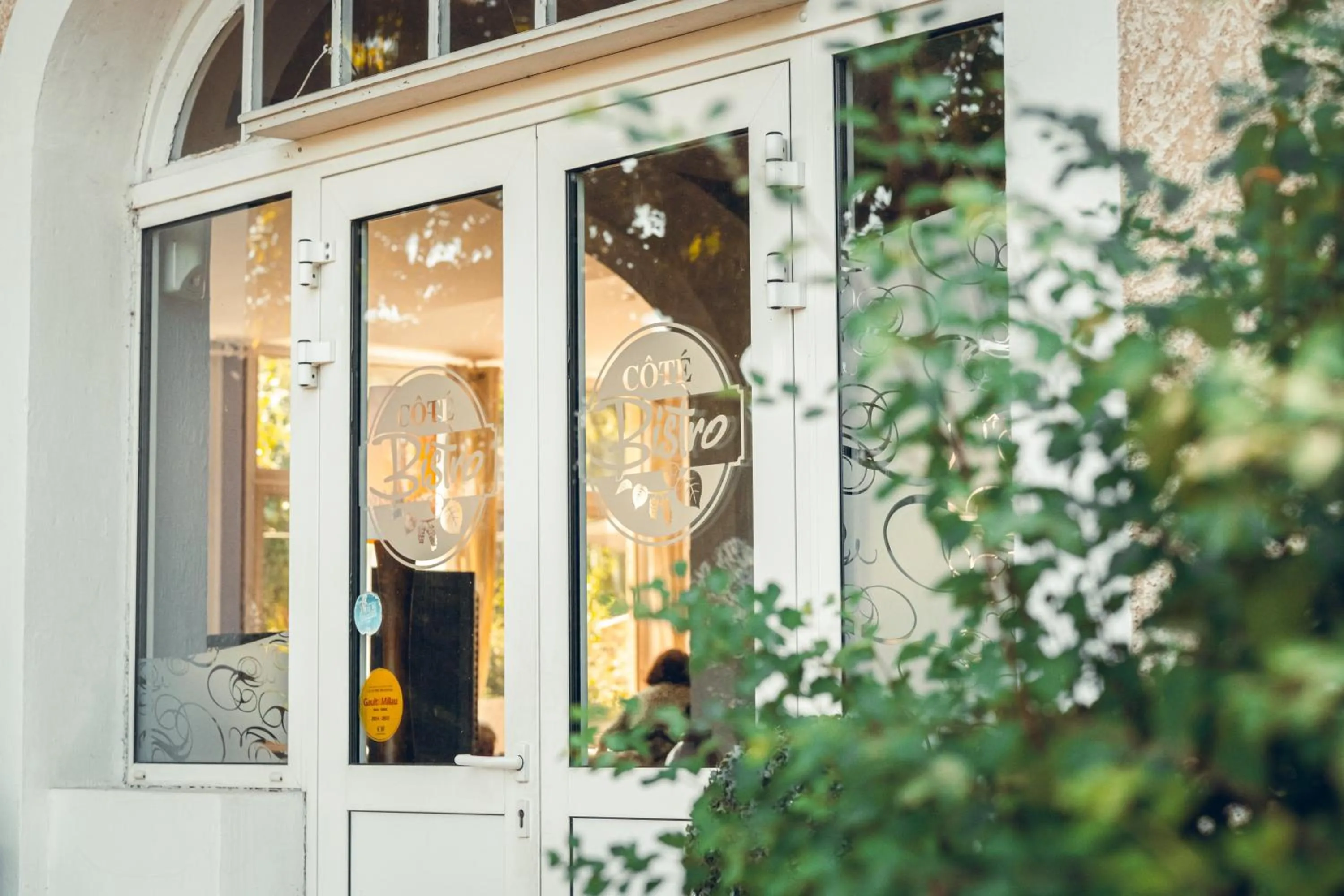 Facade/entrance in Logis Hôtel La Magnanerie - Côté Bistro