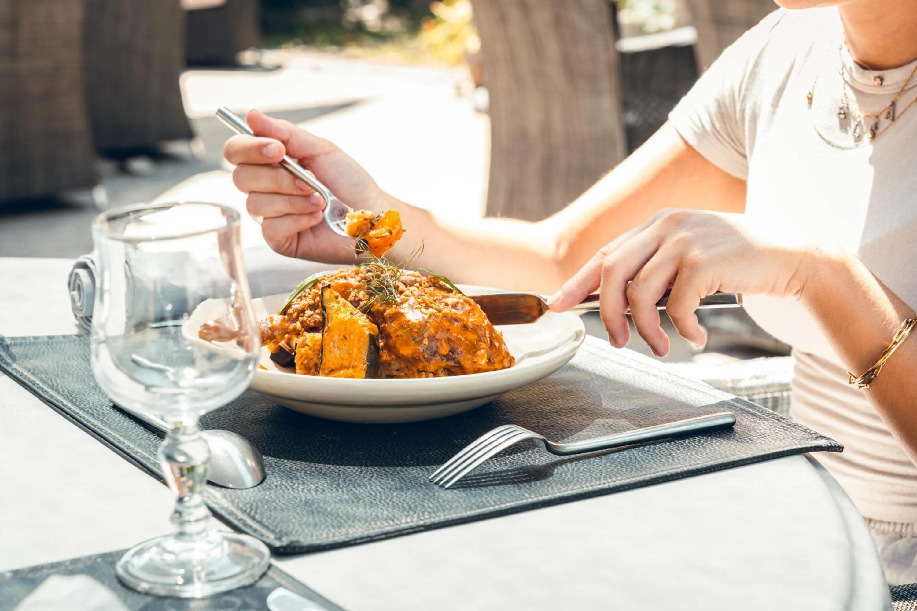 kitchen in Logis Hôtel La Magnanerie - Côté Bistro