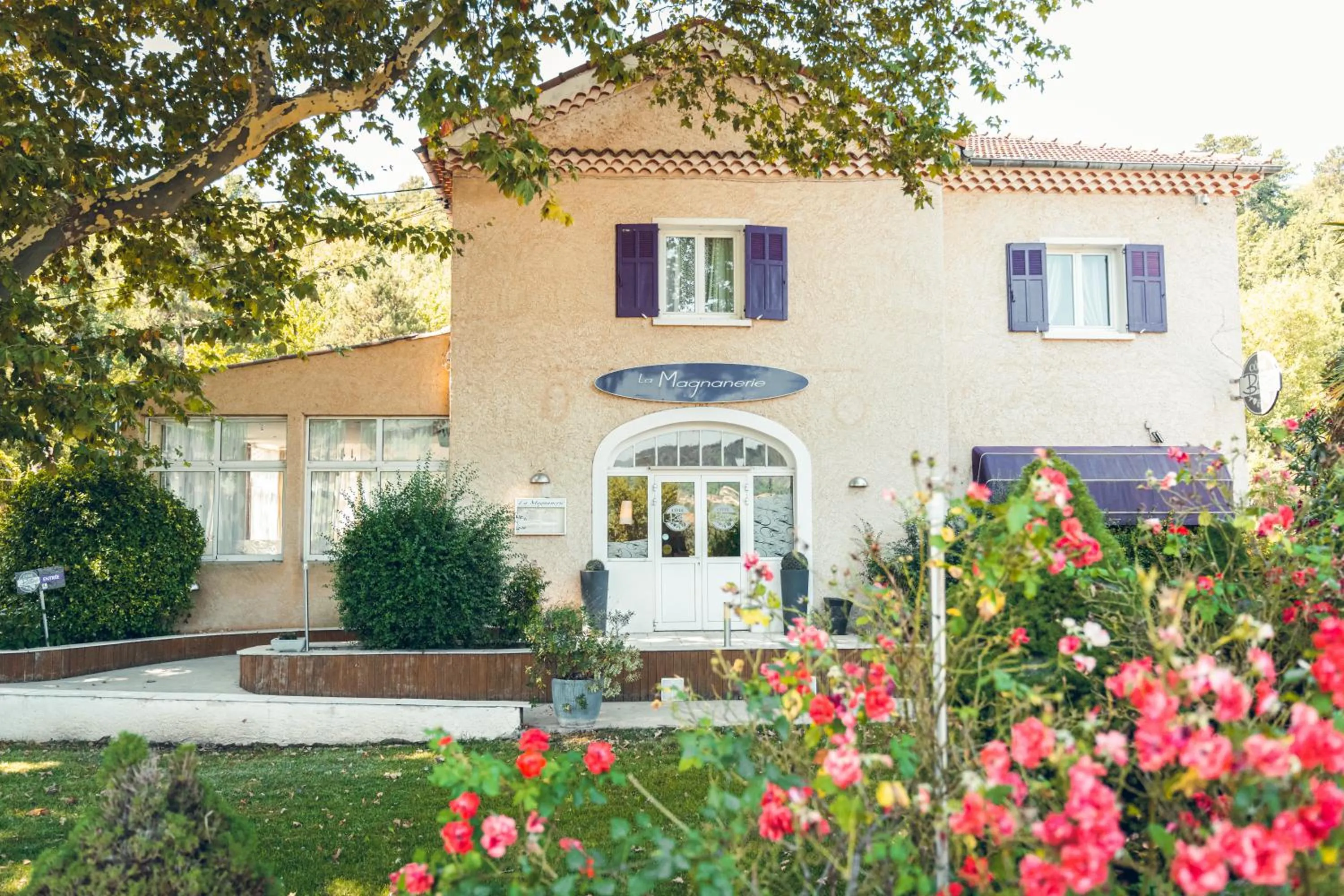 Location in Logis Hôtel La Magnanerie - Côté Bistro