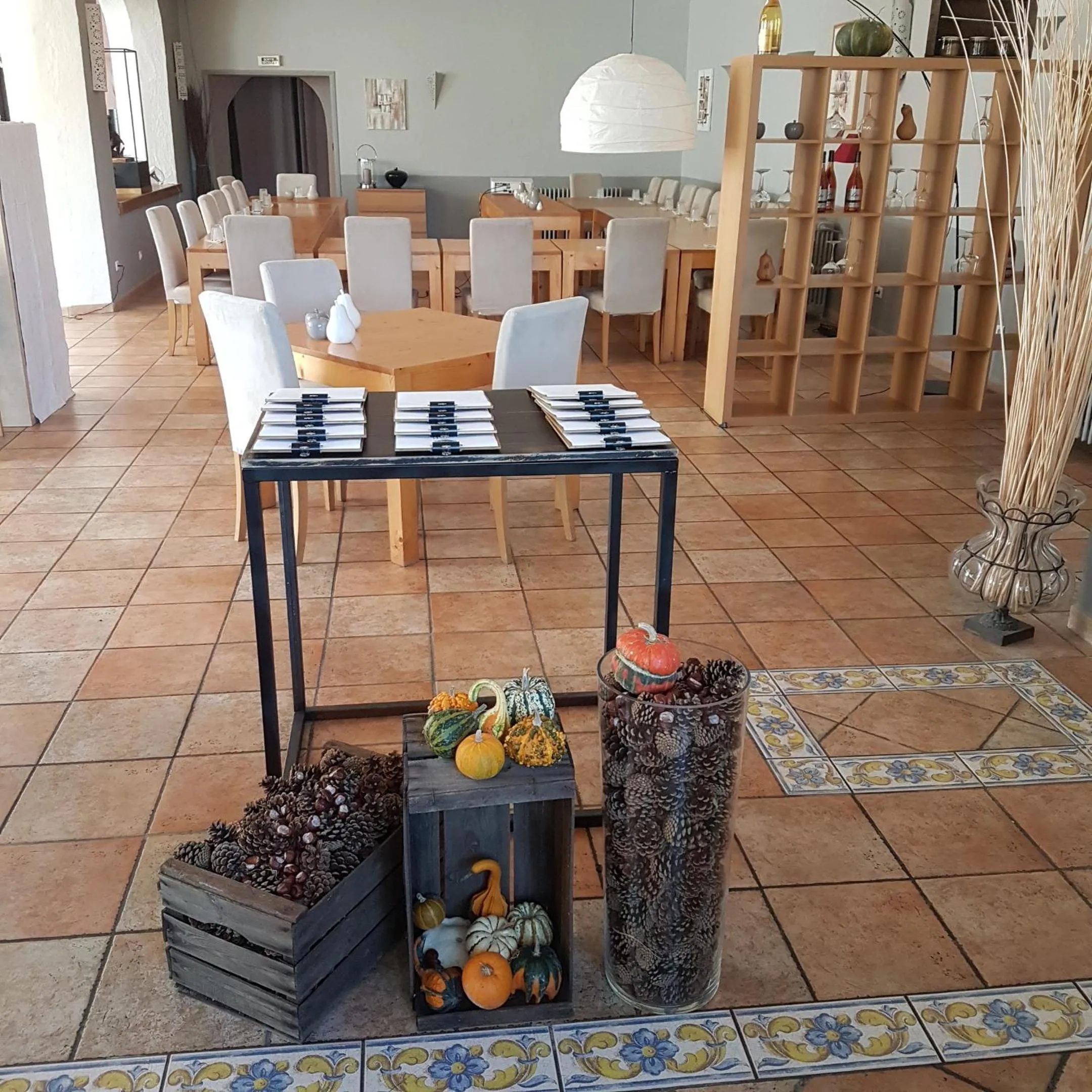 Living room in Logis Hôtel La Magnanerie - Côté Bistro
