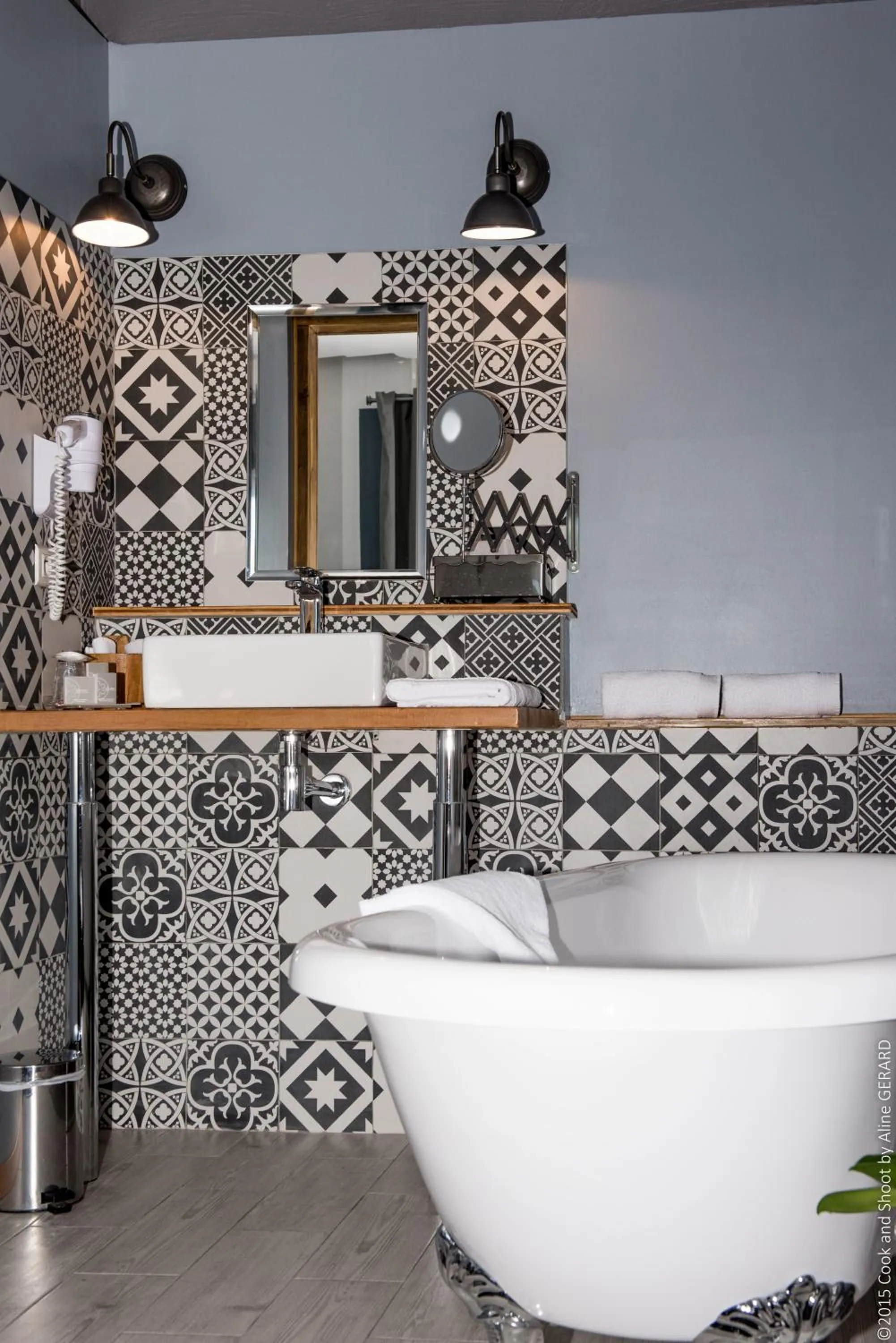 Text overlay in Logis Hôtel La Magnanerie - Côté Bistro