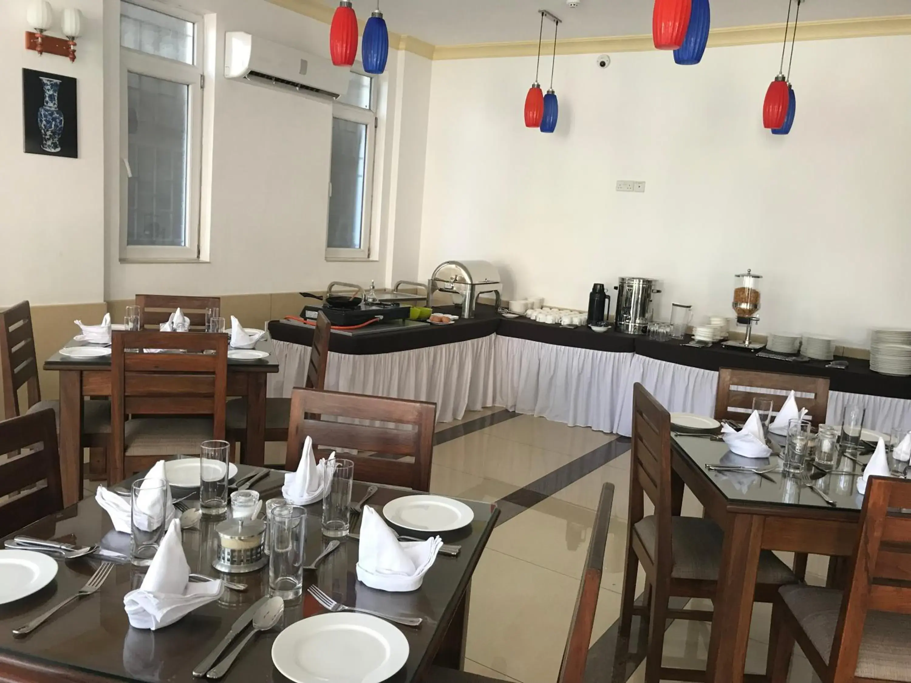 Restaurant/places to eat in Chelsea Hotel Restaurant/places to eat in Chelsea Hotel