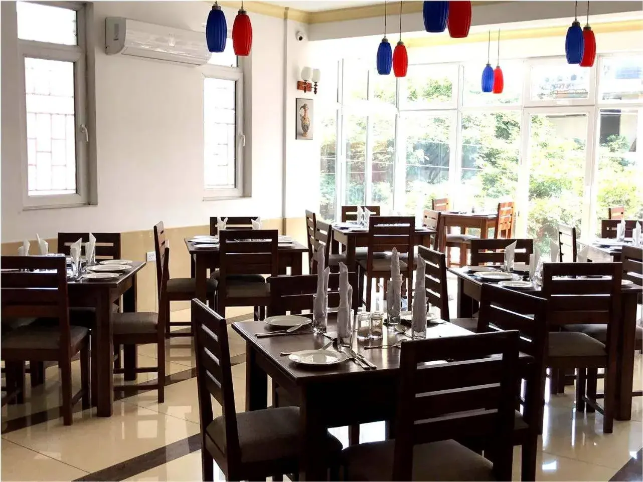 Restaurant/places to eat in Chelsea Hotel Restaurant/places to eat in Chelsea Hotel