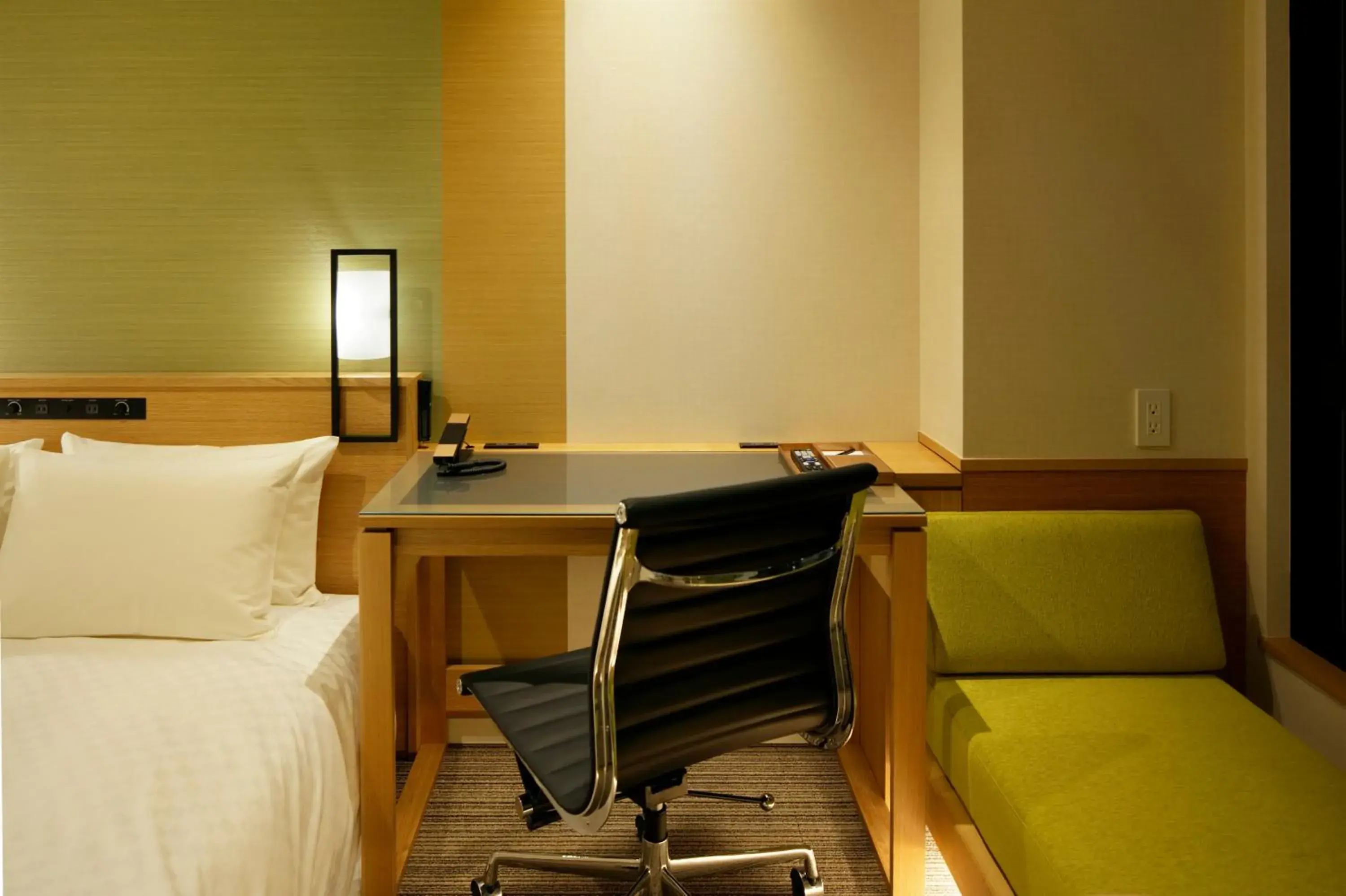 Decorative detail, Bed in Candeo Hotels Tokyo Shimbashi Decorative detail, Bed in Candeo Hotels Tokyo Shimbashi