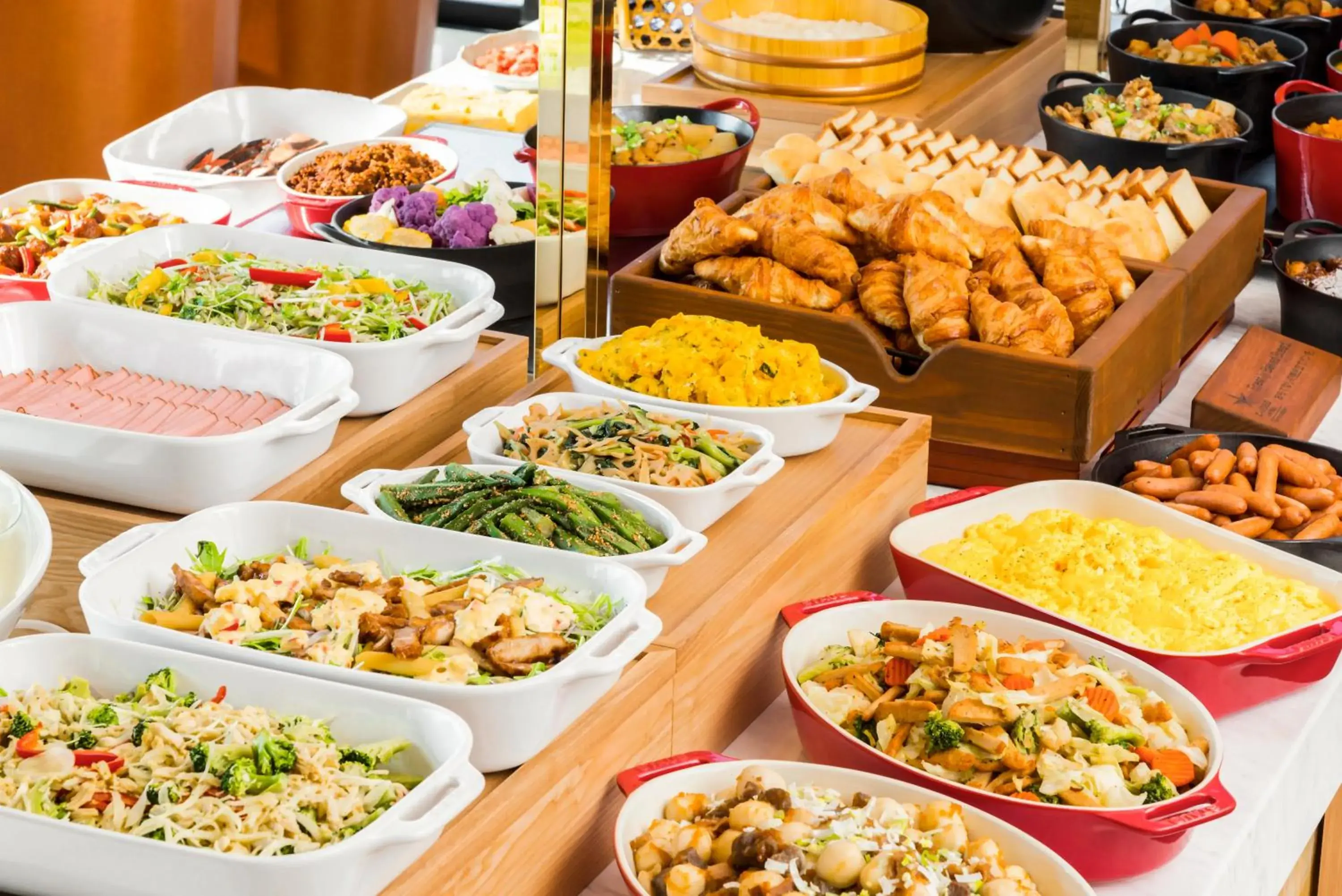 Food and drinks in Candeo Hotels Tokyo Shimbashi Food and drinks in Candeo Hotels Tokyo Shimbashi