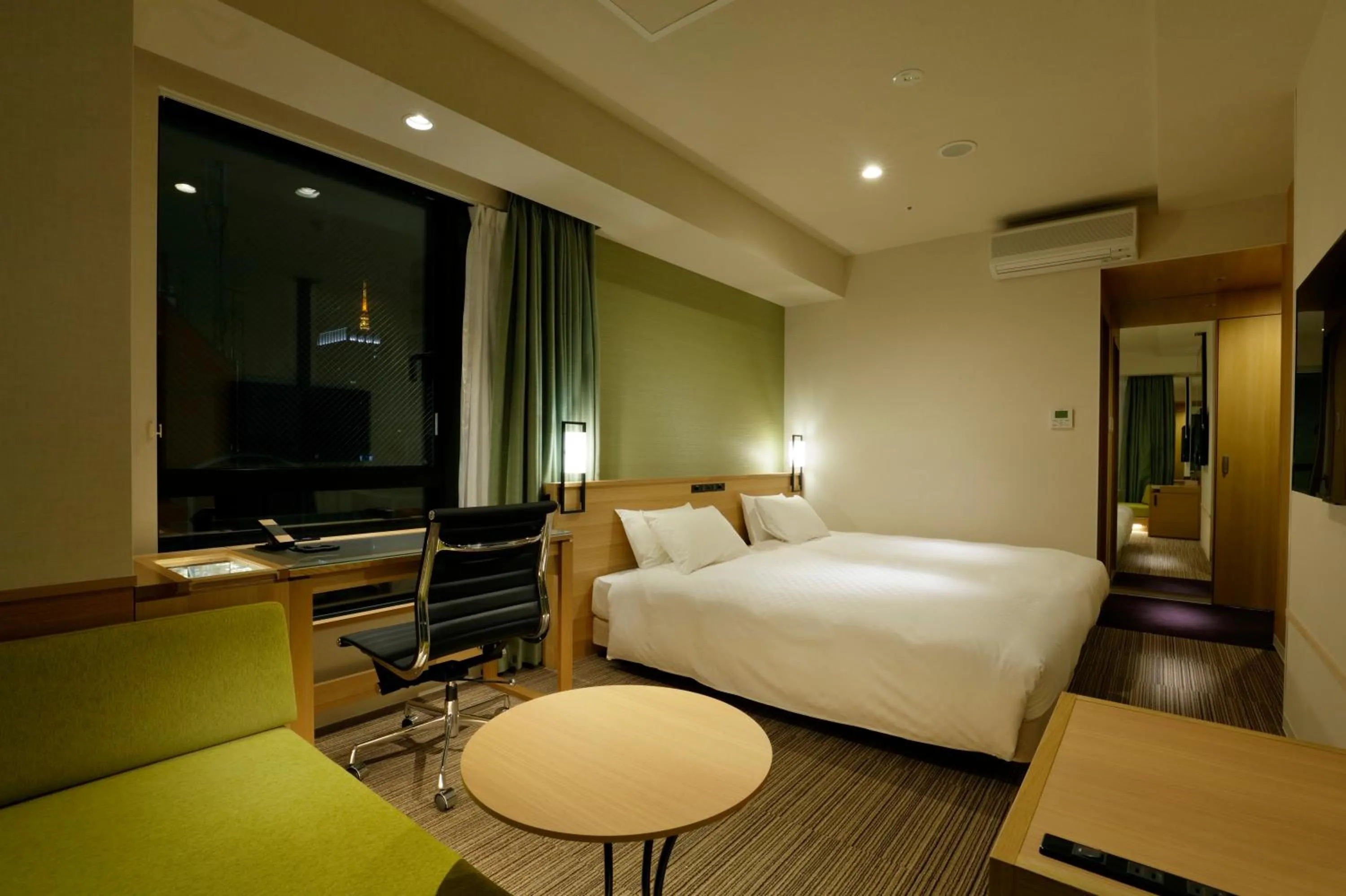 Bed in Candeo Hotels Tokyo Shimbashi