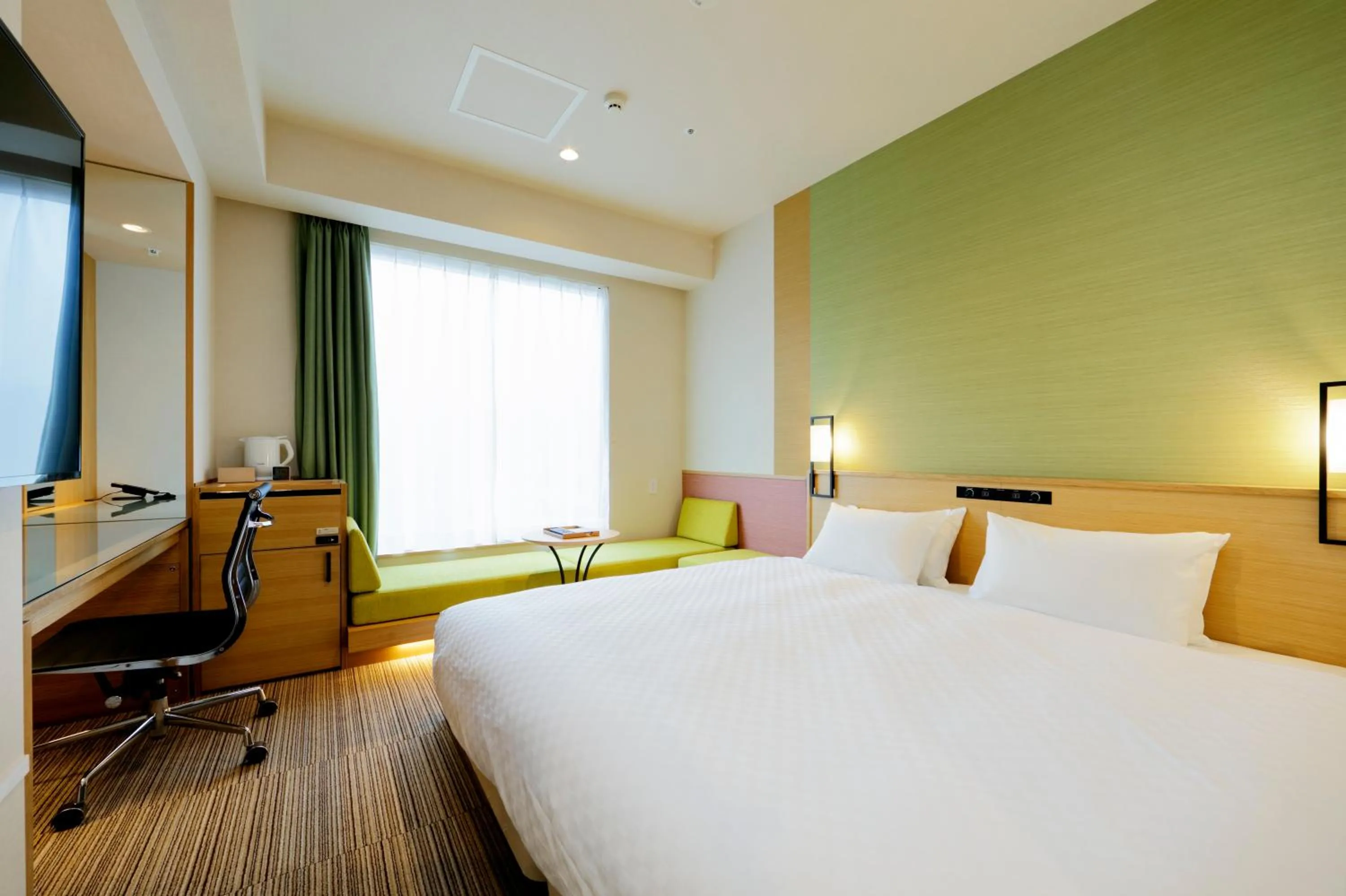 Photo of the whole room, Bed in Candeo Hotels Tokyo Shimbashi