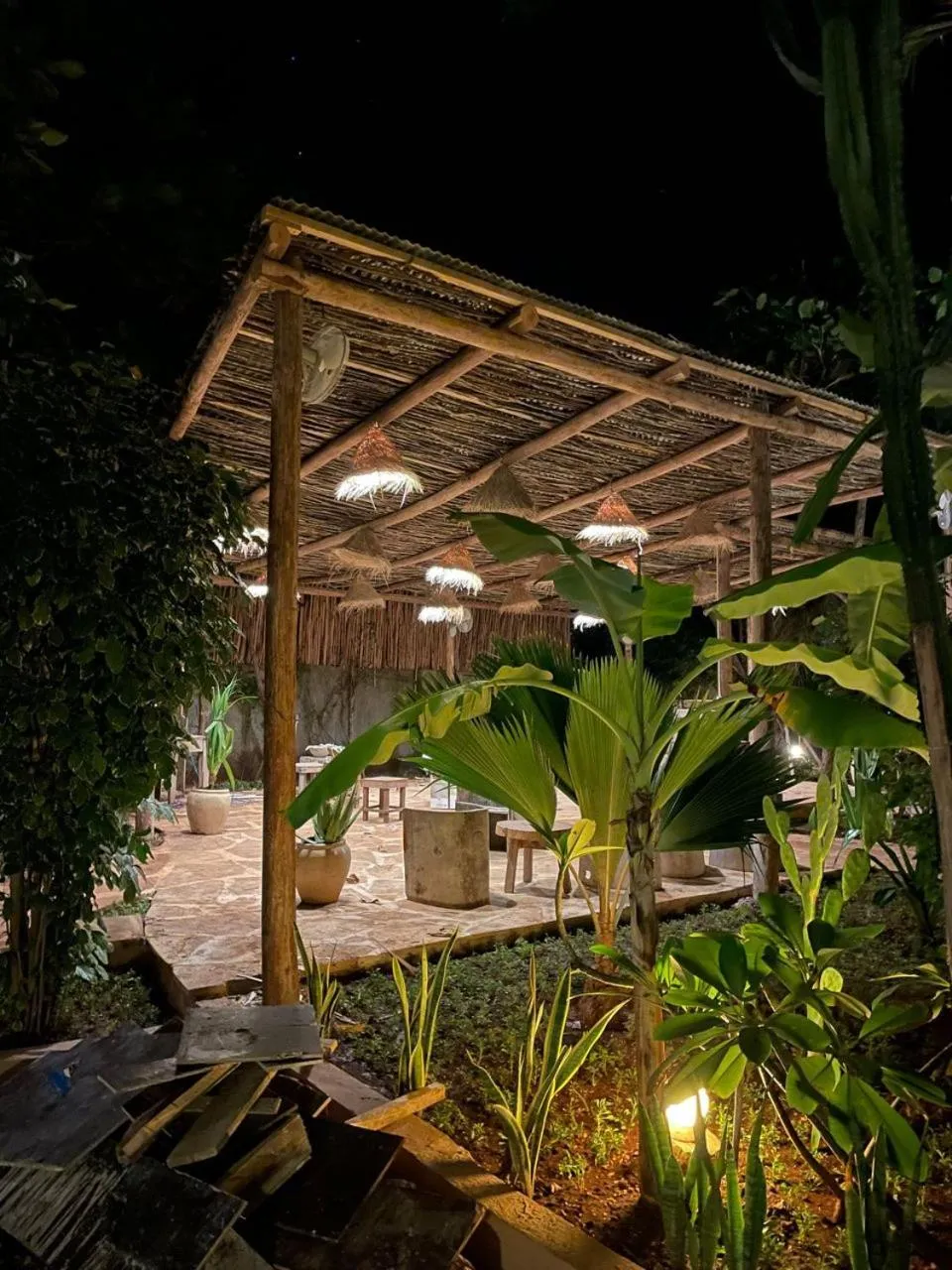 Restaurant/places to eat in Breeze Residence