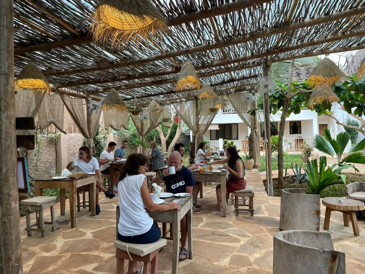 Restaurant/places to eat in Breeze Residence