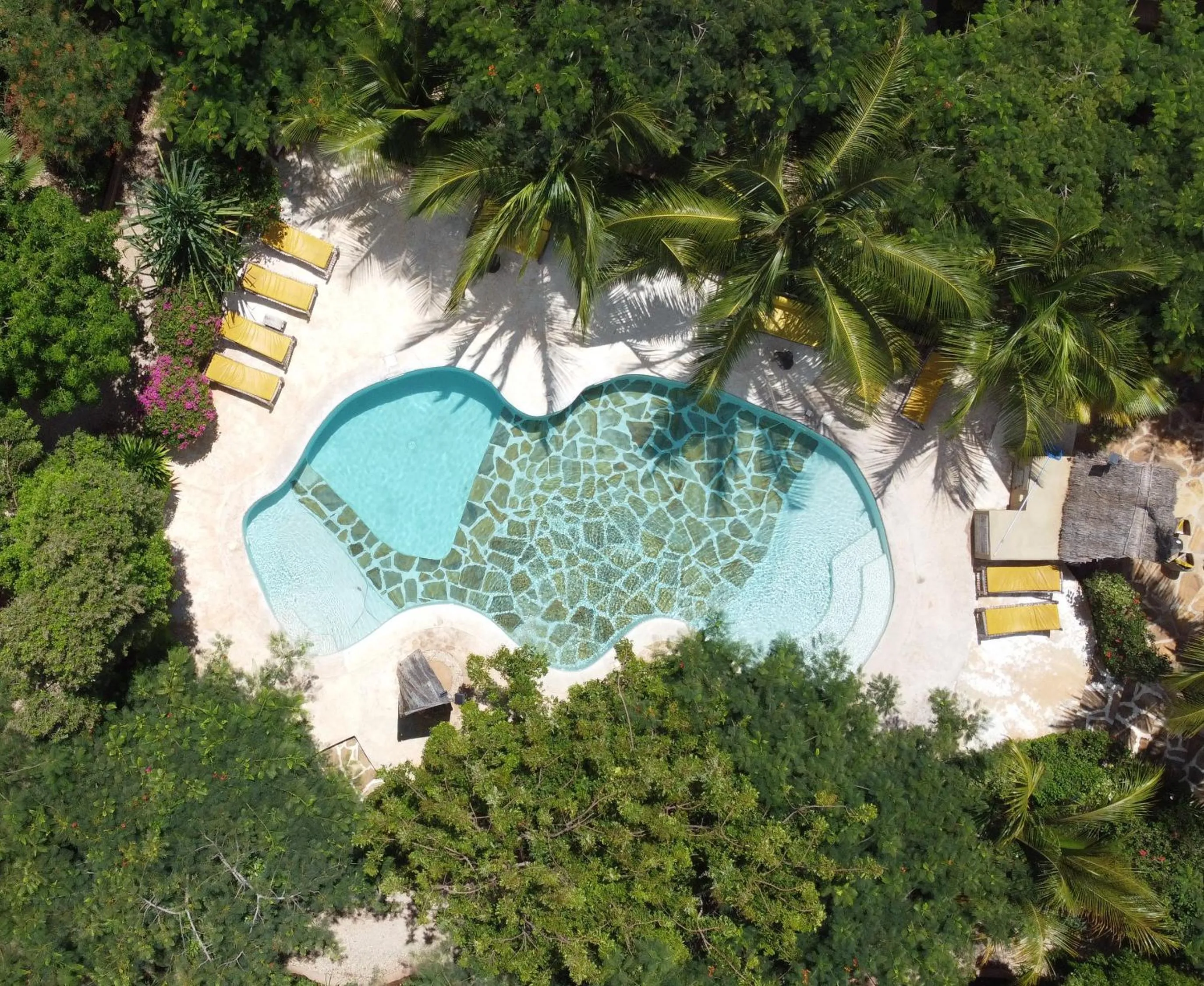 Swimming pool in Breeze Residence