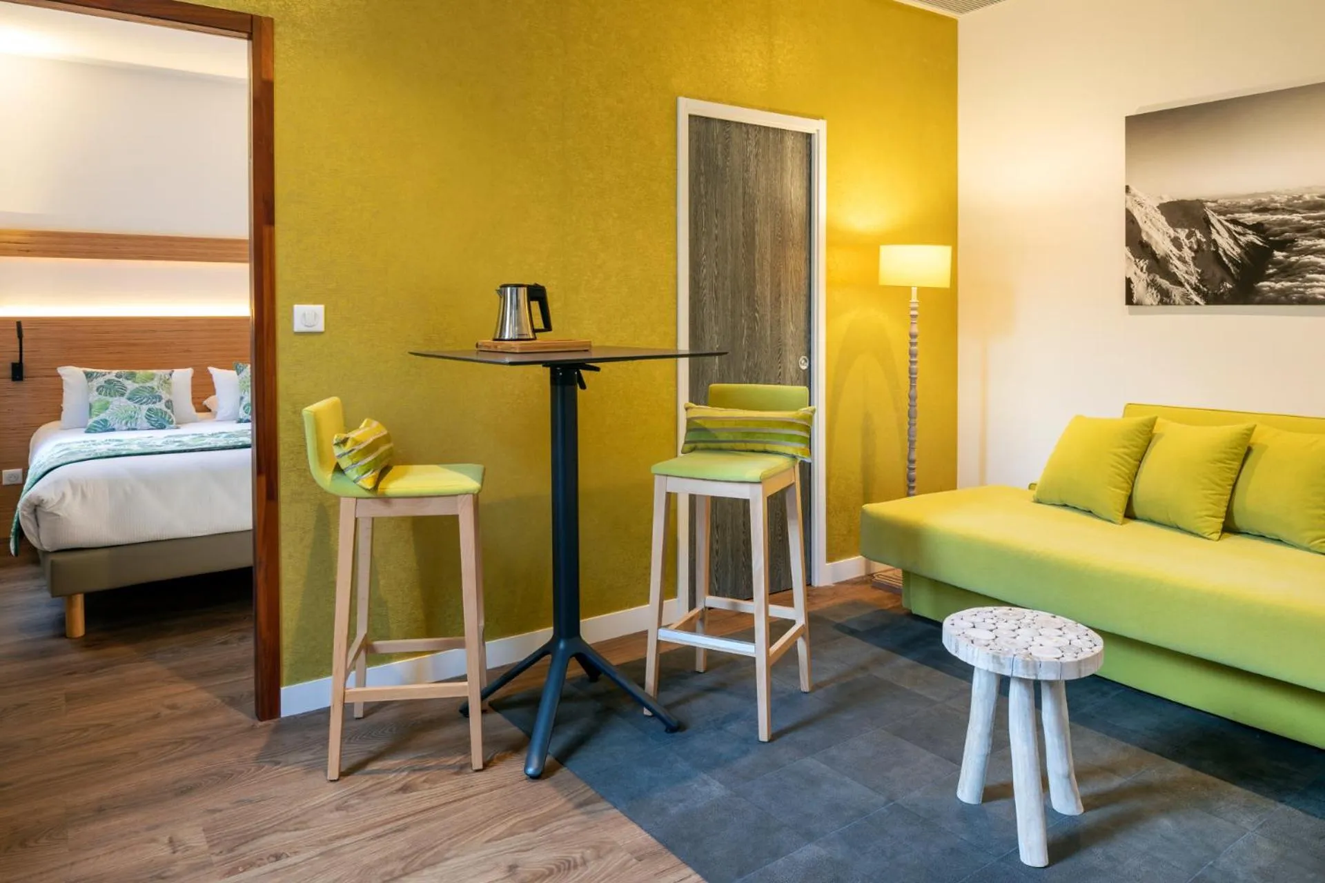 TV and multimedia, Bed in Hotel Du Commerce Spa