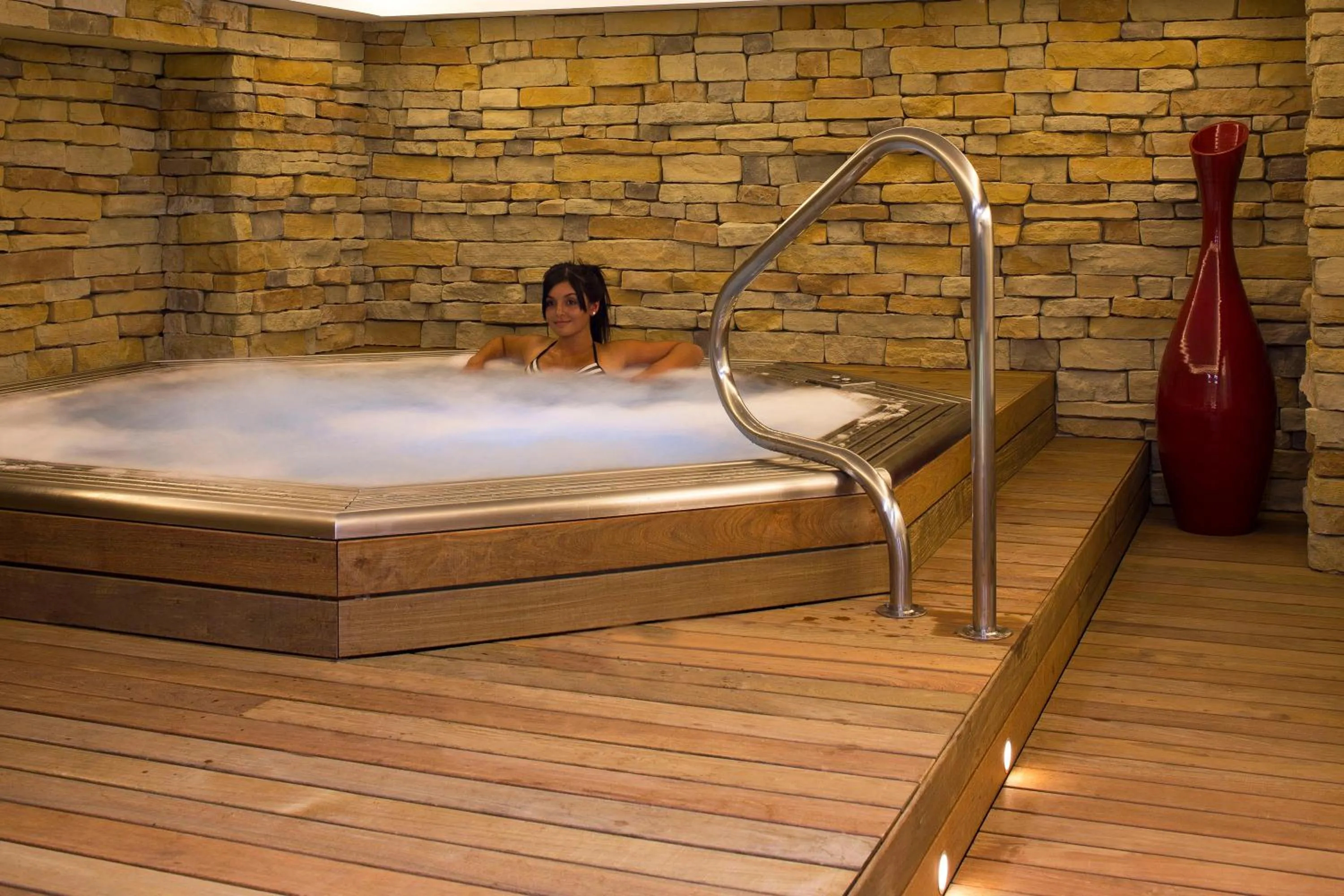 Hot Tub in Hotel Du Commerce Spa