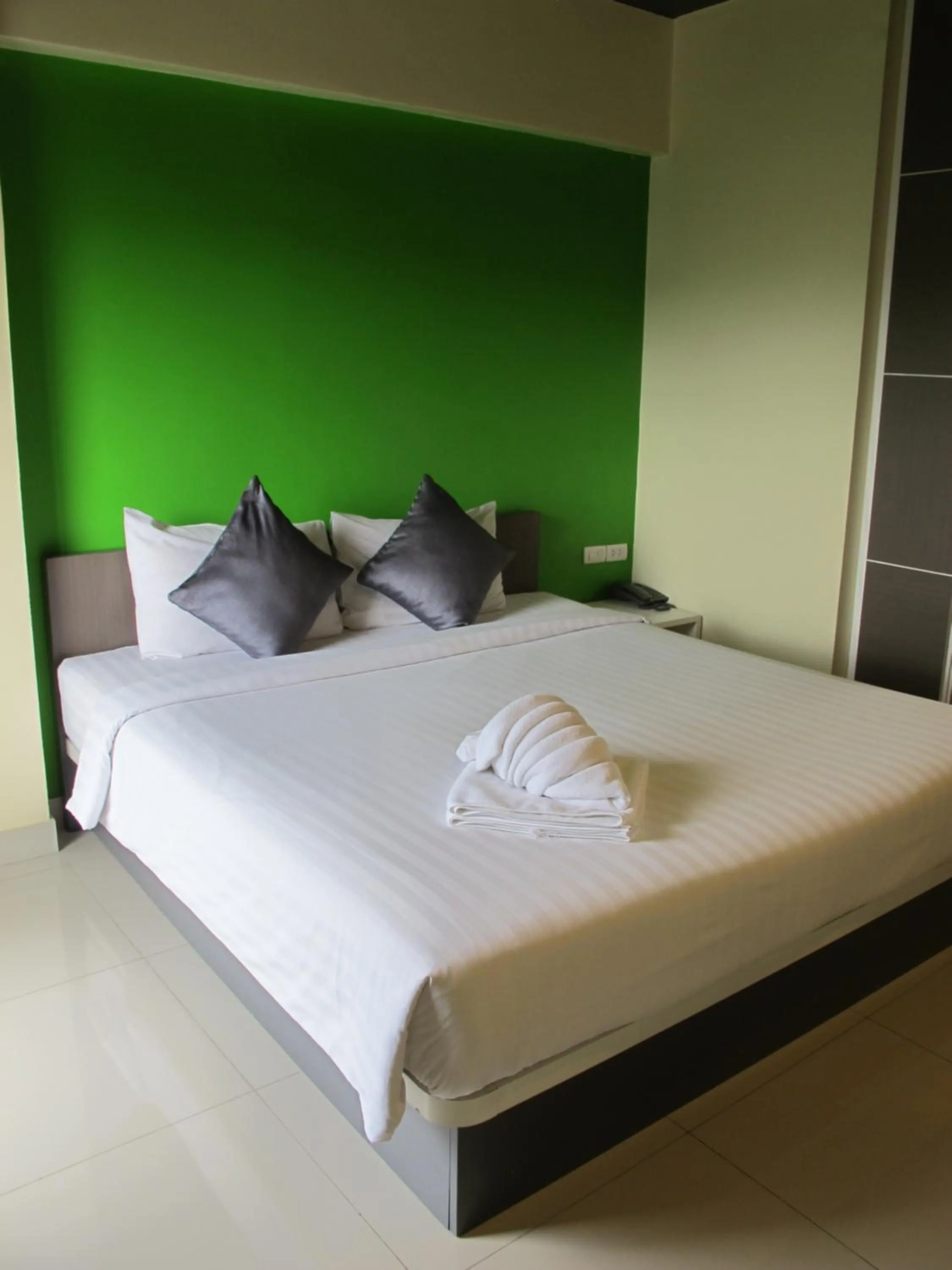 Bed in Suvarnabhumi Oriental Resort