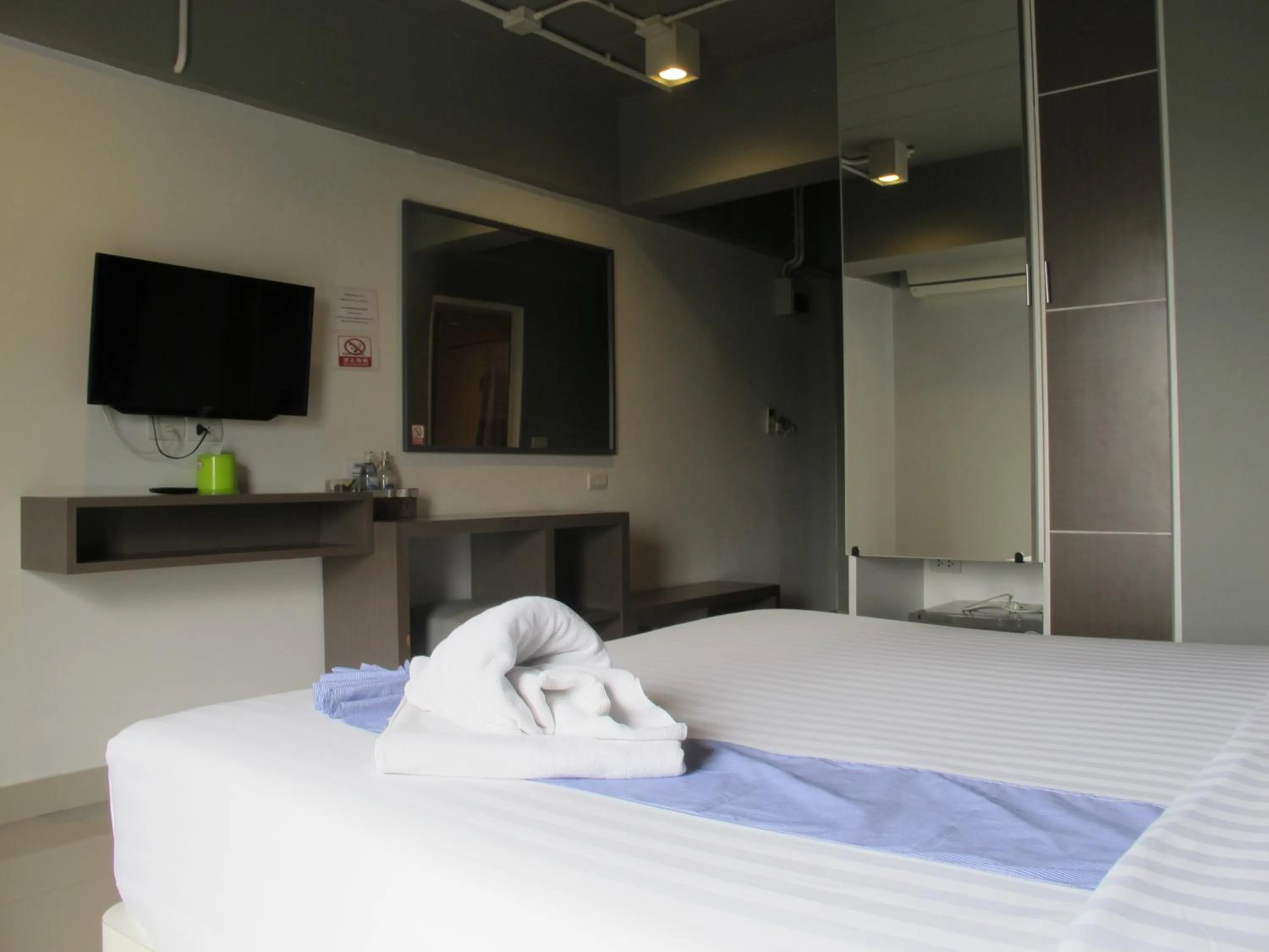 Bed in Suvarnabhumi Oriental Resort