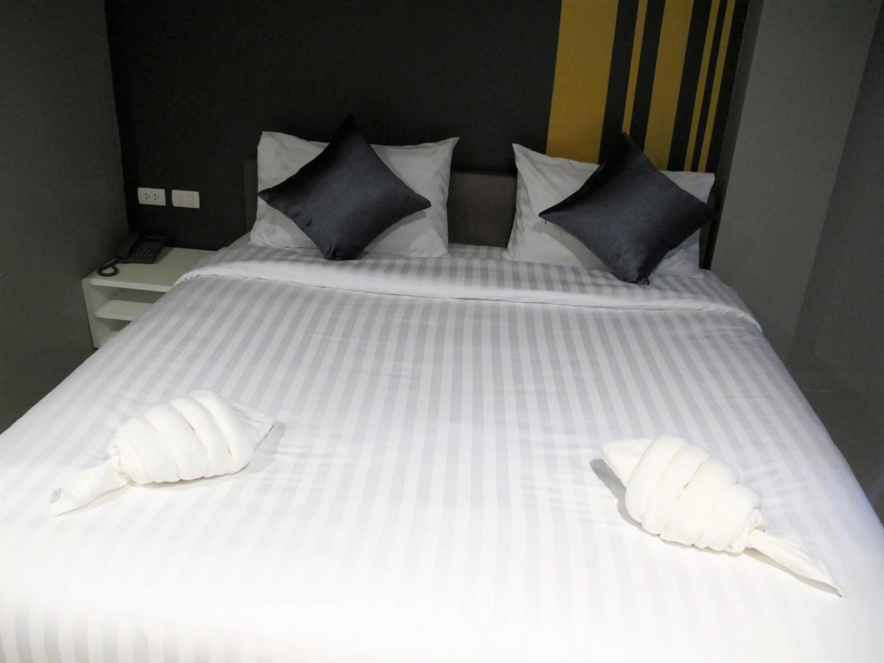 Bed in Suvarnabhumi Oriental Resort