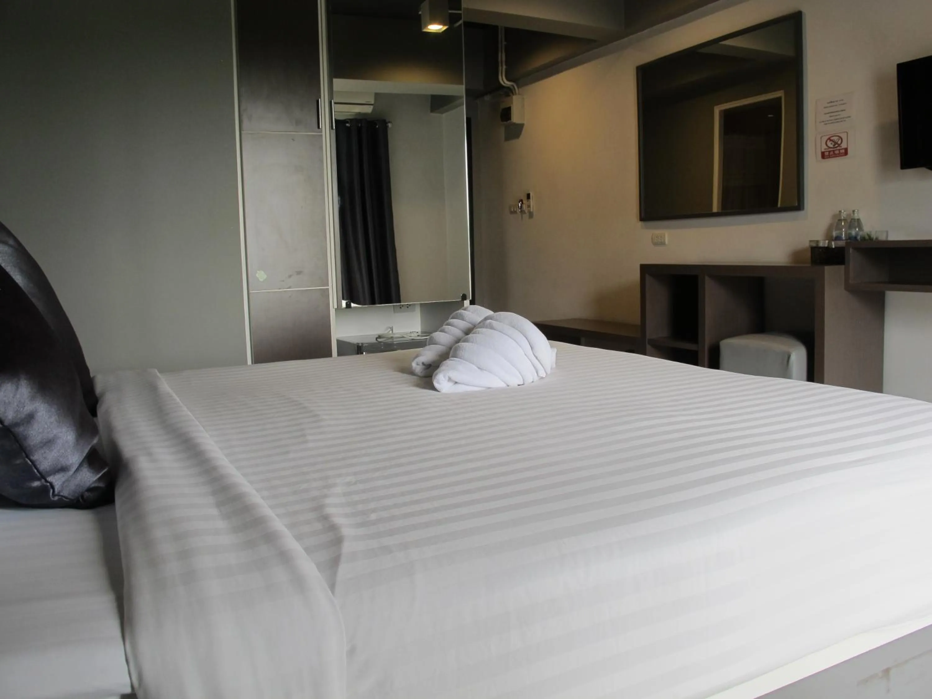 Bed in Suvarnabhumi Oriental Resort