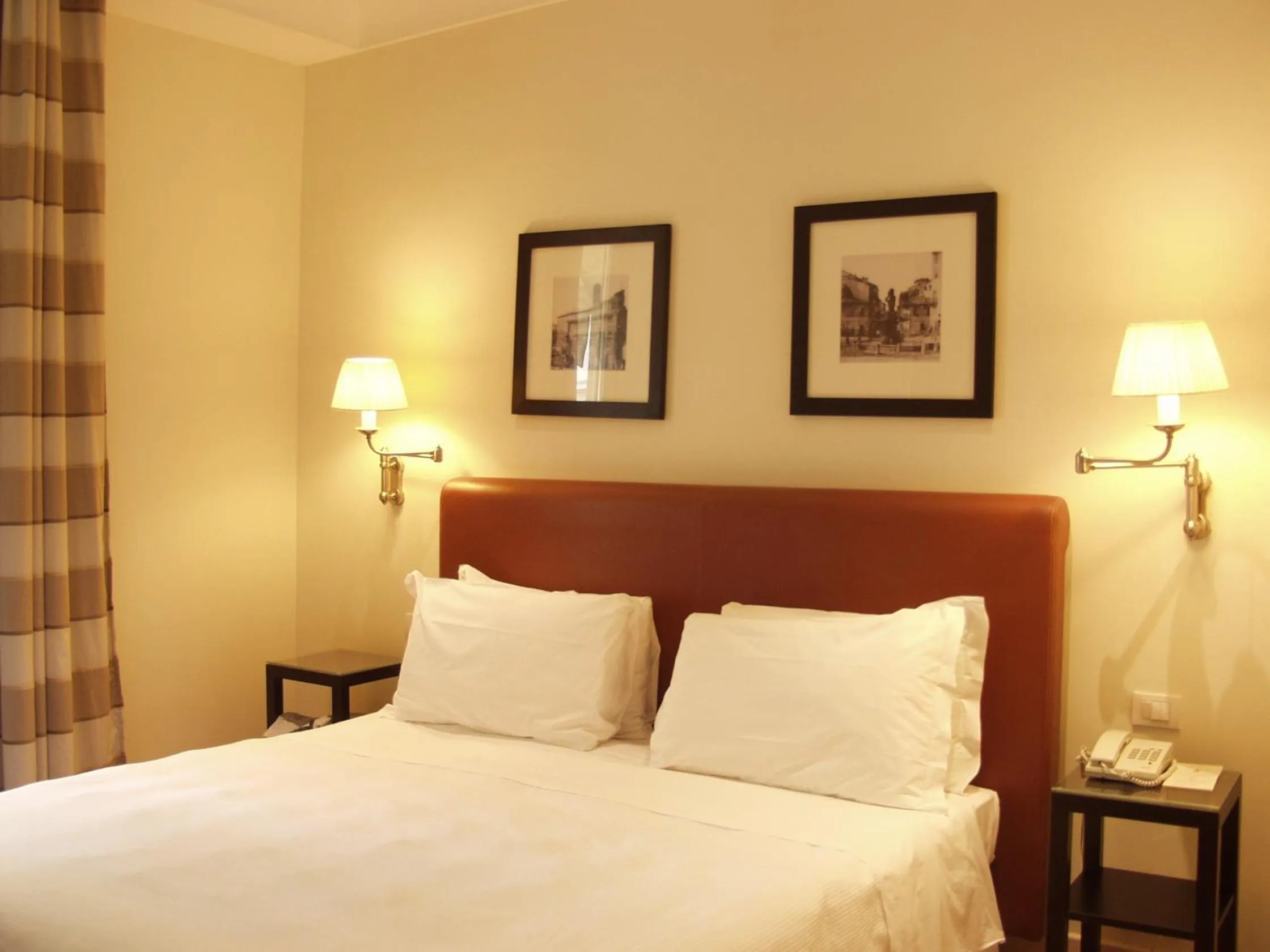 Bed in Hotel Albergo Santa Chiara