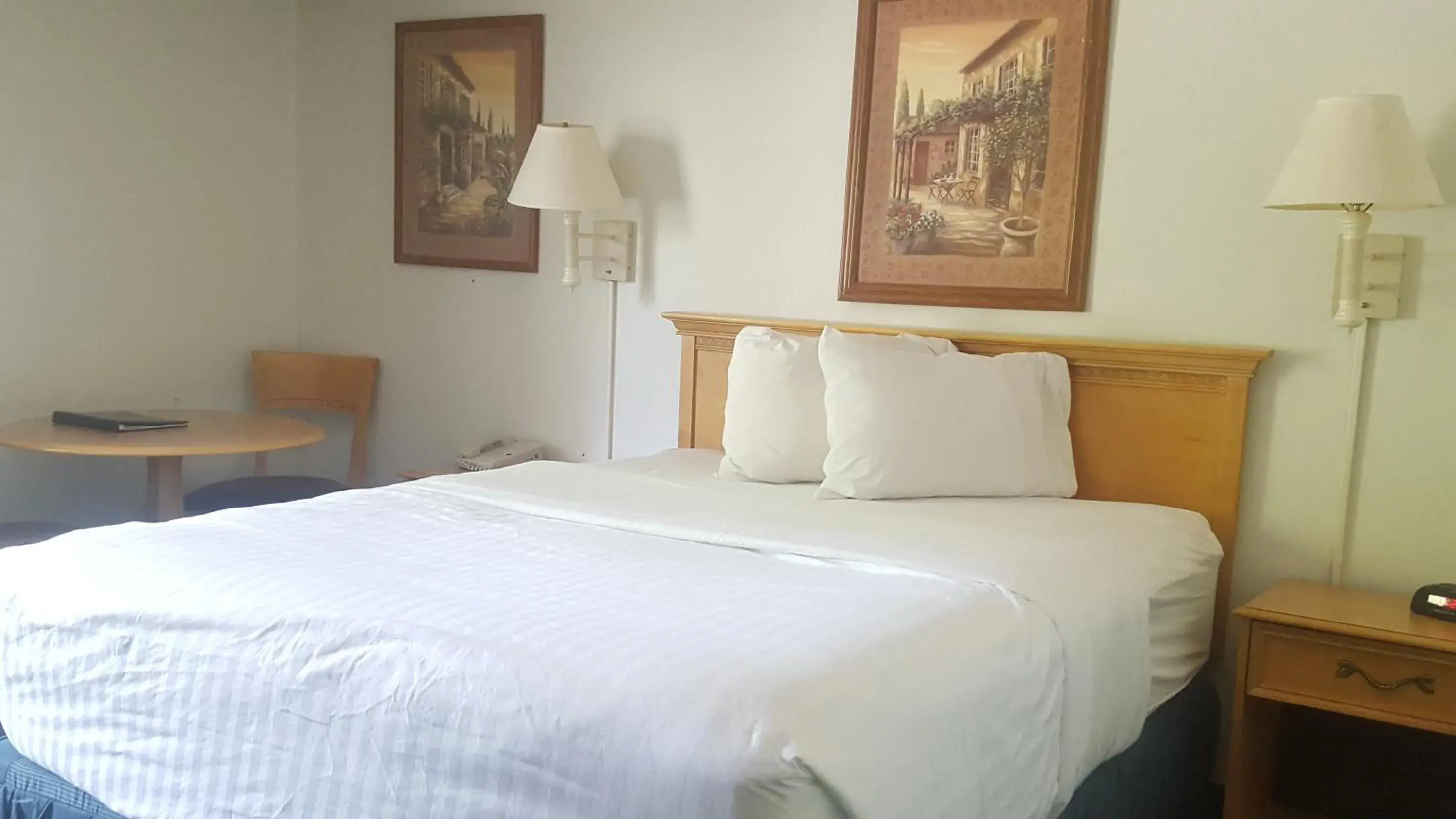 Deluxe Queen Room - Non-Smoking in Baymont by Wyndham Coeur D Alene Deluxe Queen Room - Non-Smoking in Baymont by Wyndham Coeur D Alene