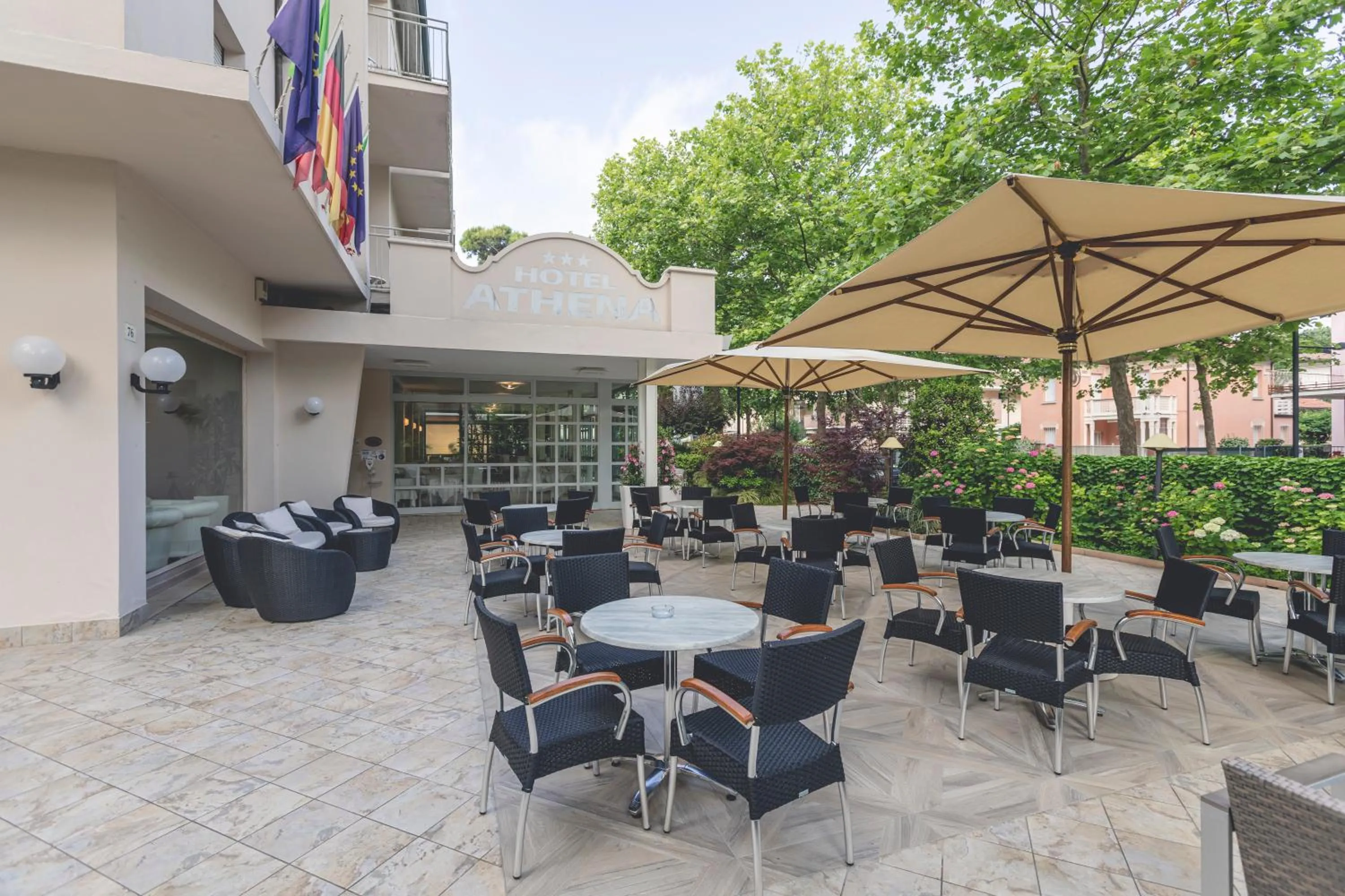 Patio in Hotel Athena