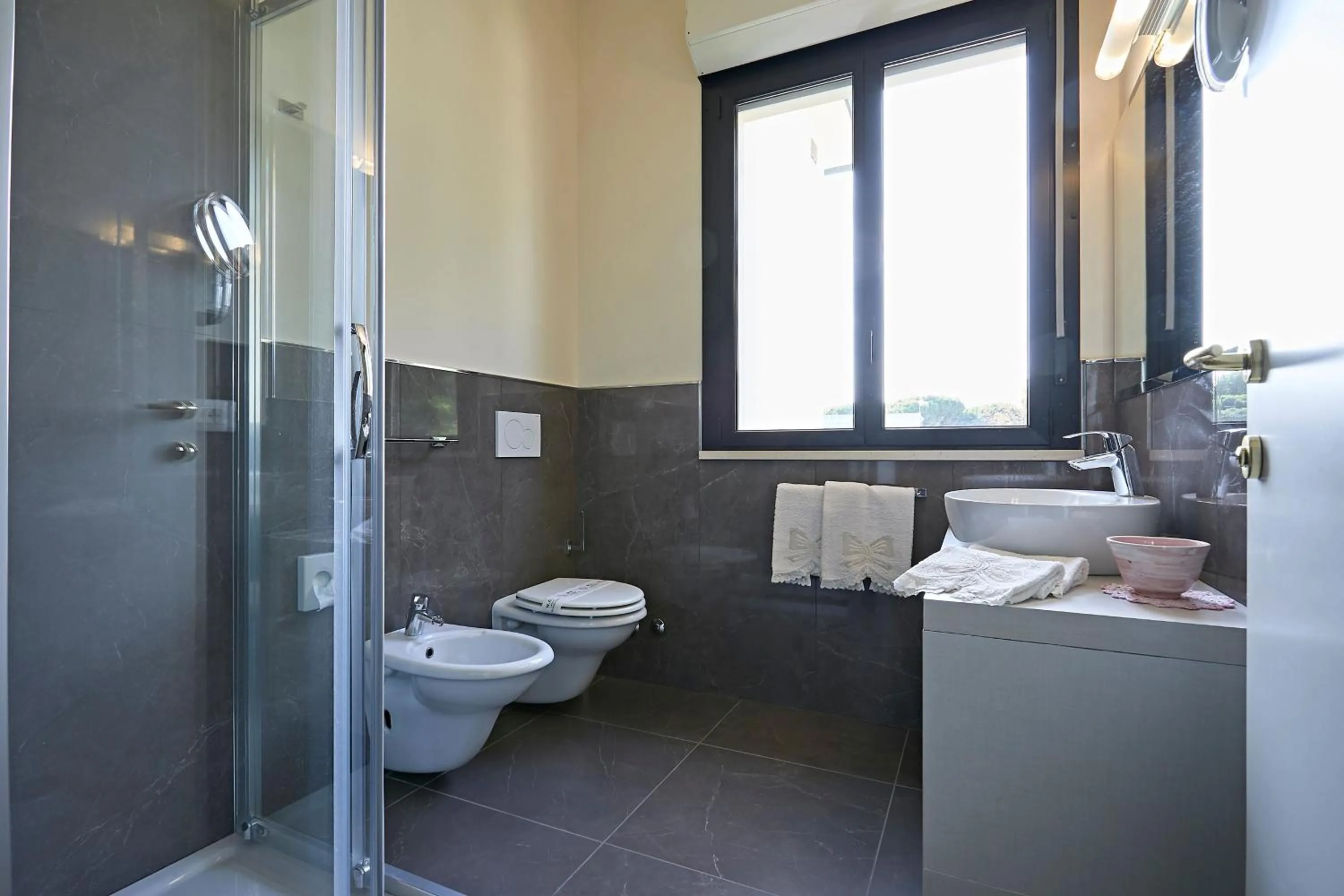 Bathroom in Hotel Athena